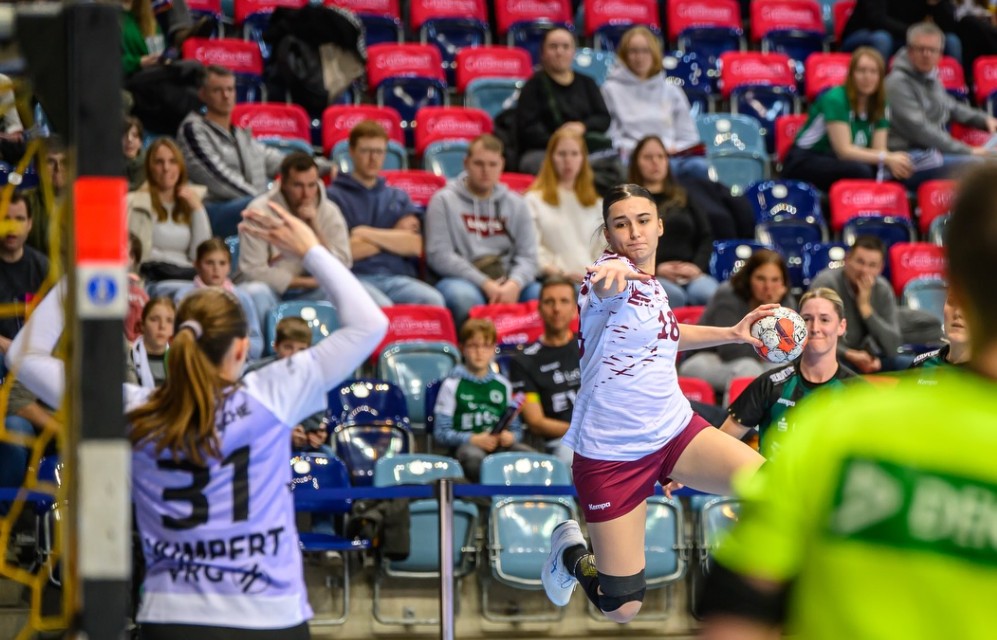 Imagine Stire Tertnes - Rapid, ACUM, DGS 2 / Gloria Bistrița - DVSC, 17:00, DGS 4 / Dijon - Corona, 19:00, DGS 2. Meciuri tari în cupele europene! | 2review.ro