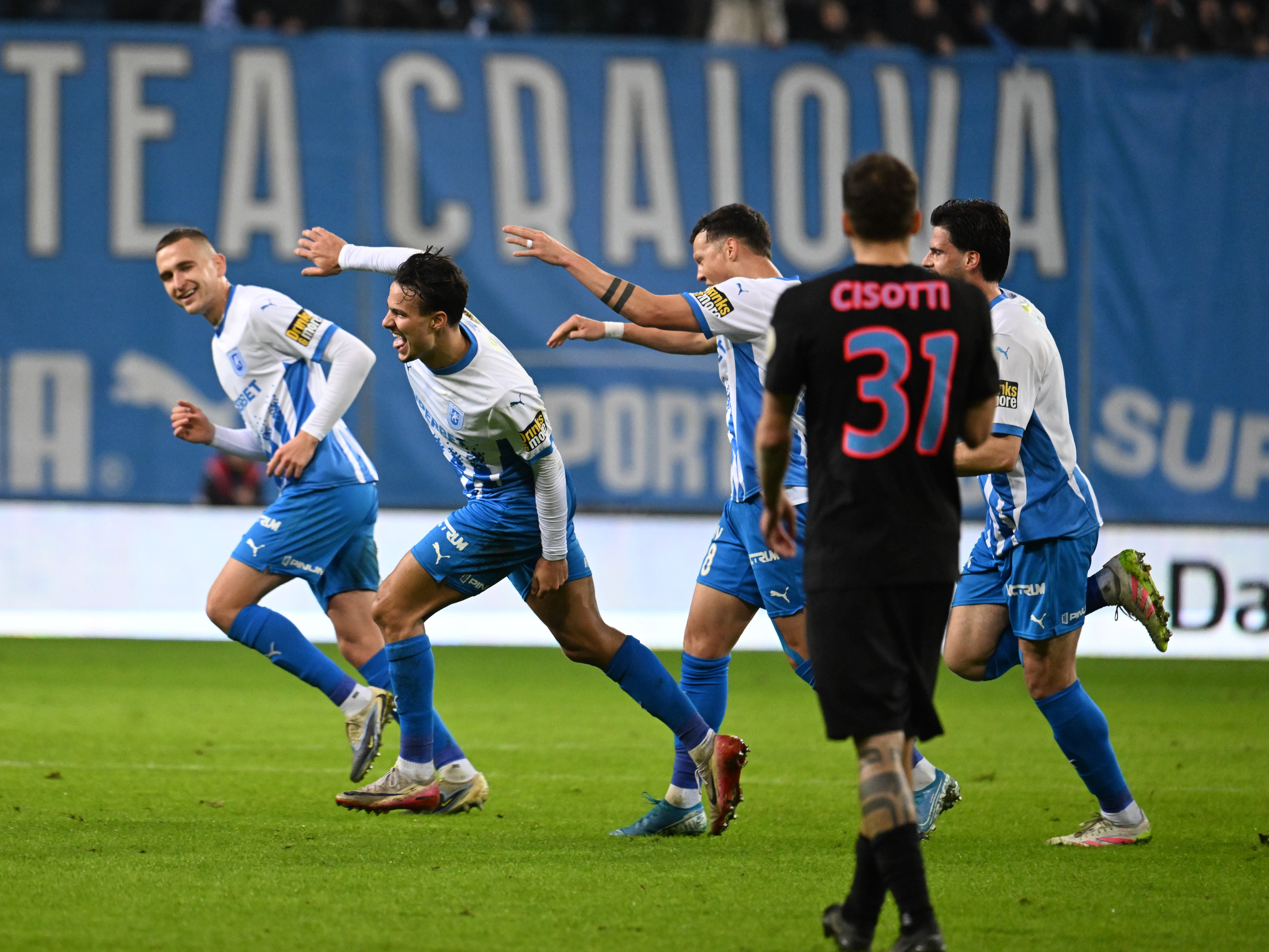 Imagine Stire Universitatea Craiova - FCSB 1-0. Victorie la limită pentru olteni, care rămân lideri! Campioana, pe 10 | 2review.ro