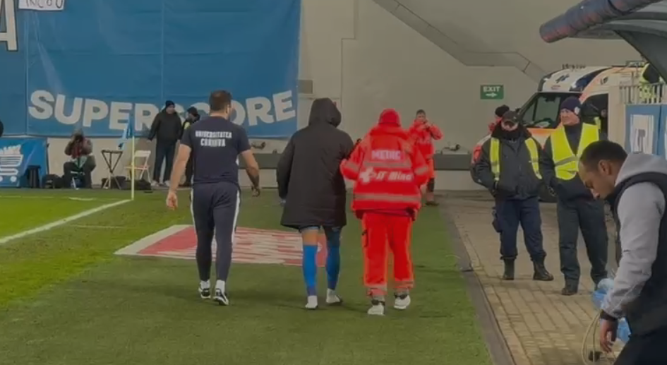 Imagine Stire Jucătorul Universității Craiova a avut nevoie de oxigen, după partida cu FCSB, câștigată cu 1-0 | 2review.ro