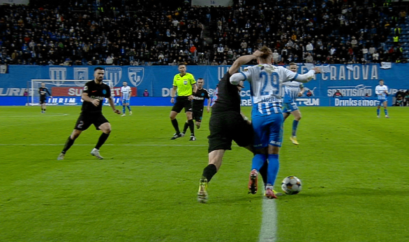 Imagine Stire Trebuia Universitatea Craiova să primească penalty cu FCSB, la ultima fază? E pe linie, iar linia este în careu | 2review.ro