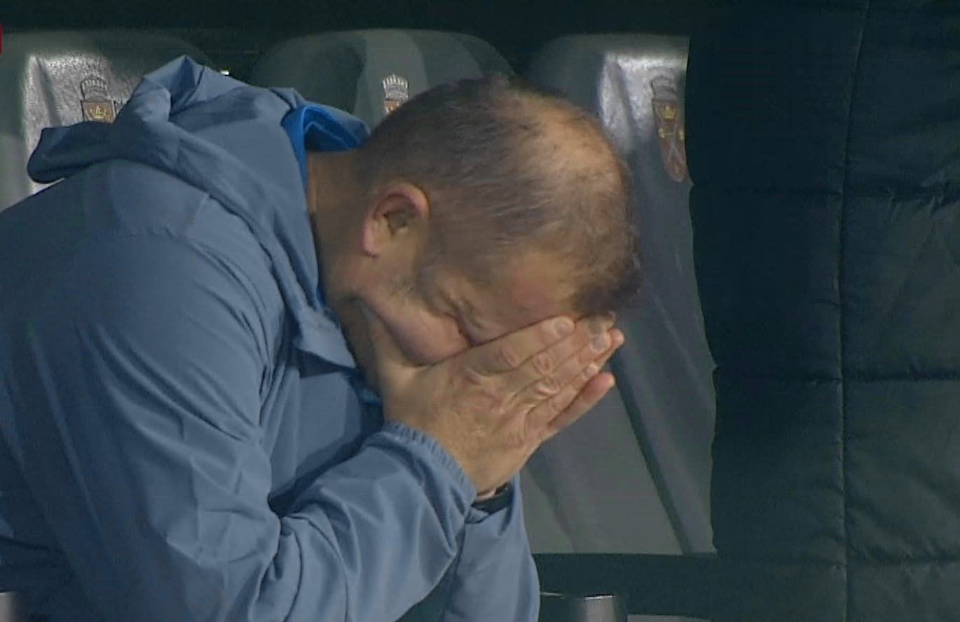 Imagine Stire Haos la Hermannstadt! Au refuzat să se mai prezinte la antrenamente. Dorinel Munteanu: ”O situație nemaiîntâlnită” | 2review.ro