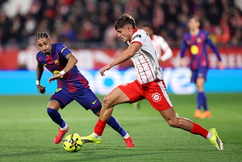 Imagine Stire Girona - Barcelona 2-1. Victorie pentru gazde, după un final de meci nebun. Elevii lui Flick rămân pe doi în La Liga | 2review.ro