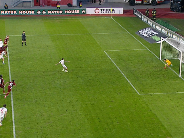 Poza pentru articolul Specialistul s-a pronunțat: eroare uriașă de arbitraj la CFR Cluj - Hermannstadt! ”E clar. VAR e obligat să intervină”