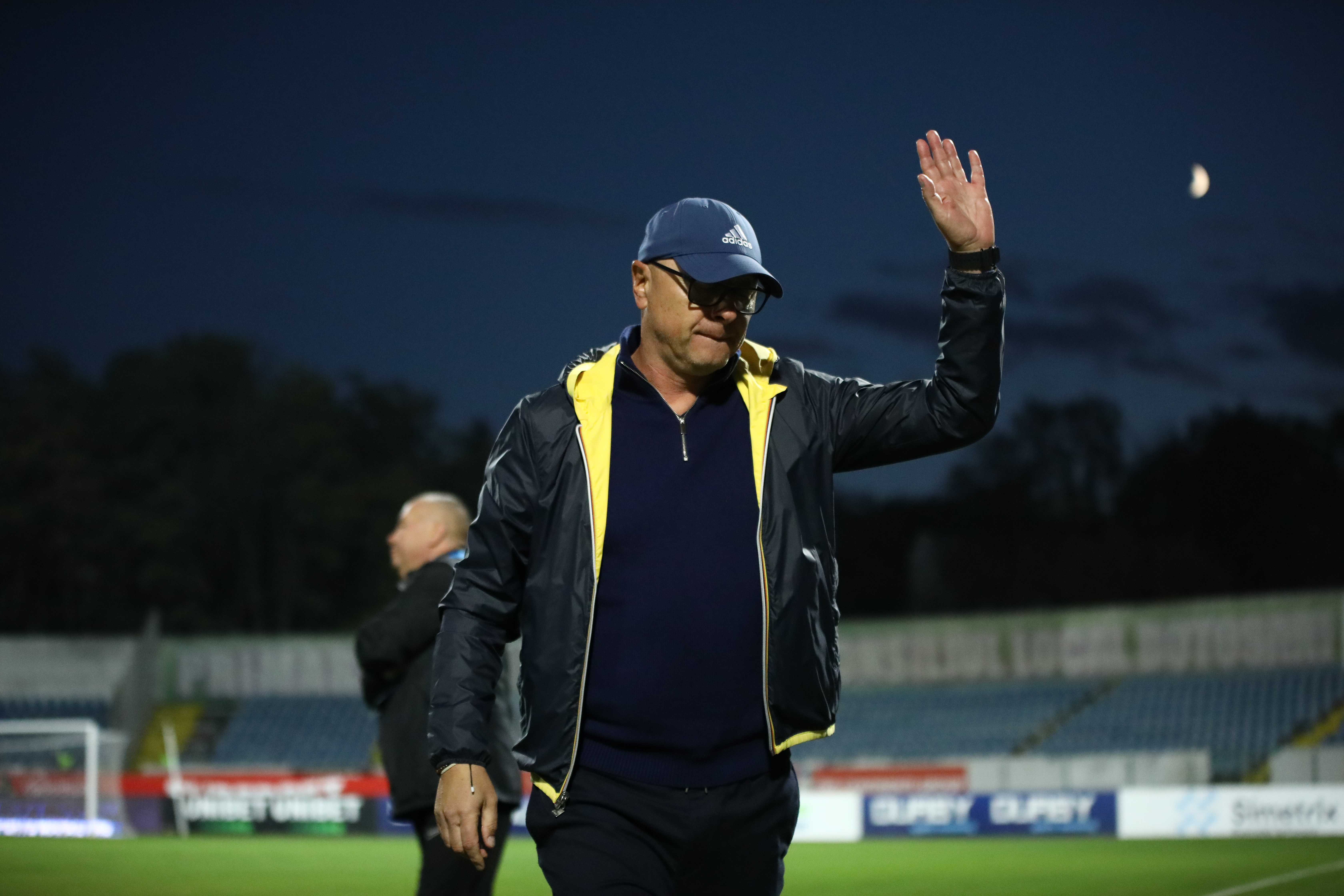 Imagine Stire Scandal în SuperLigă! Patronul și-a criticat propriul antrenor: ”Nu-l mai ascultați! Spune niște lucruri... Doamne, iartă-mă” | 2review.ro