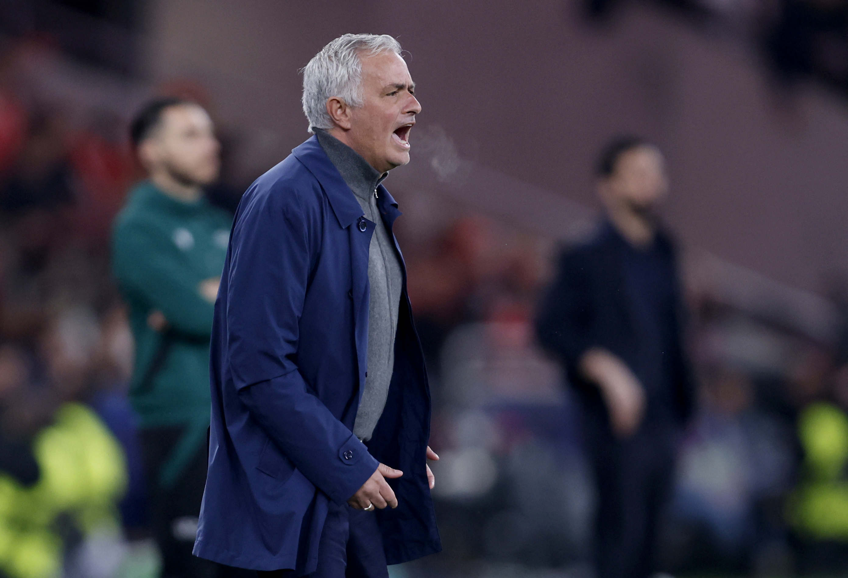 Imagine Stire Încă un scandal la Benfica - Real! Jose Mourinho a fost ”calmat” imediat cu un cartonaș roșu | 2review.ro