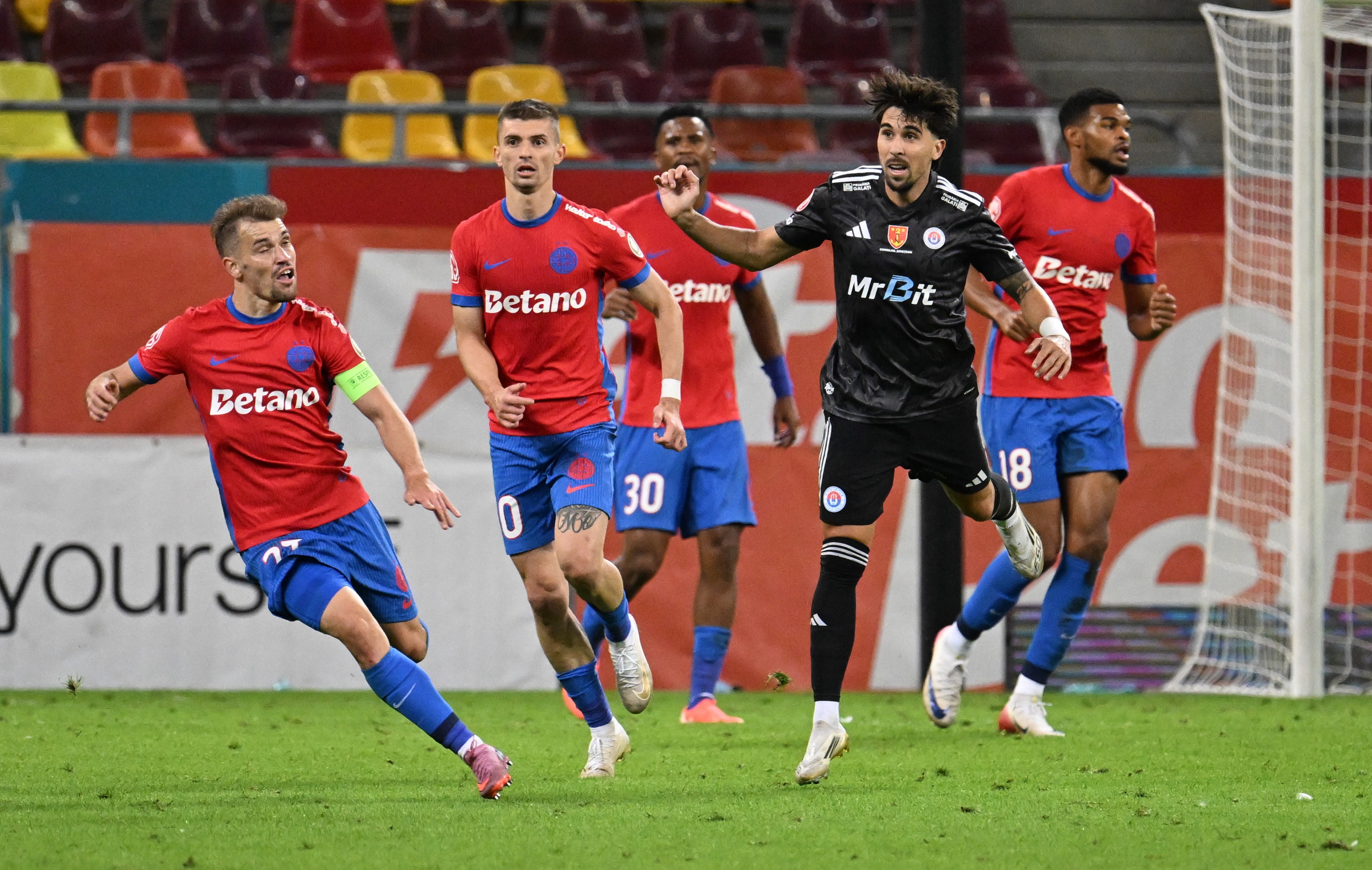 Imagine Stire Ce lovitură! Stă pe bară o lună și e OUT din lupta pentru play-off | 2review.ro