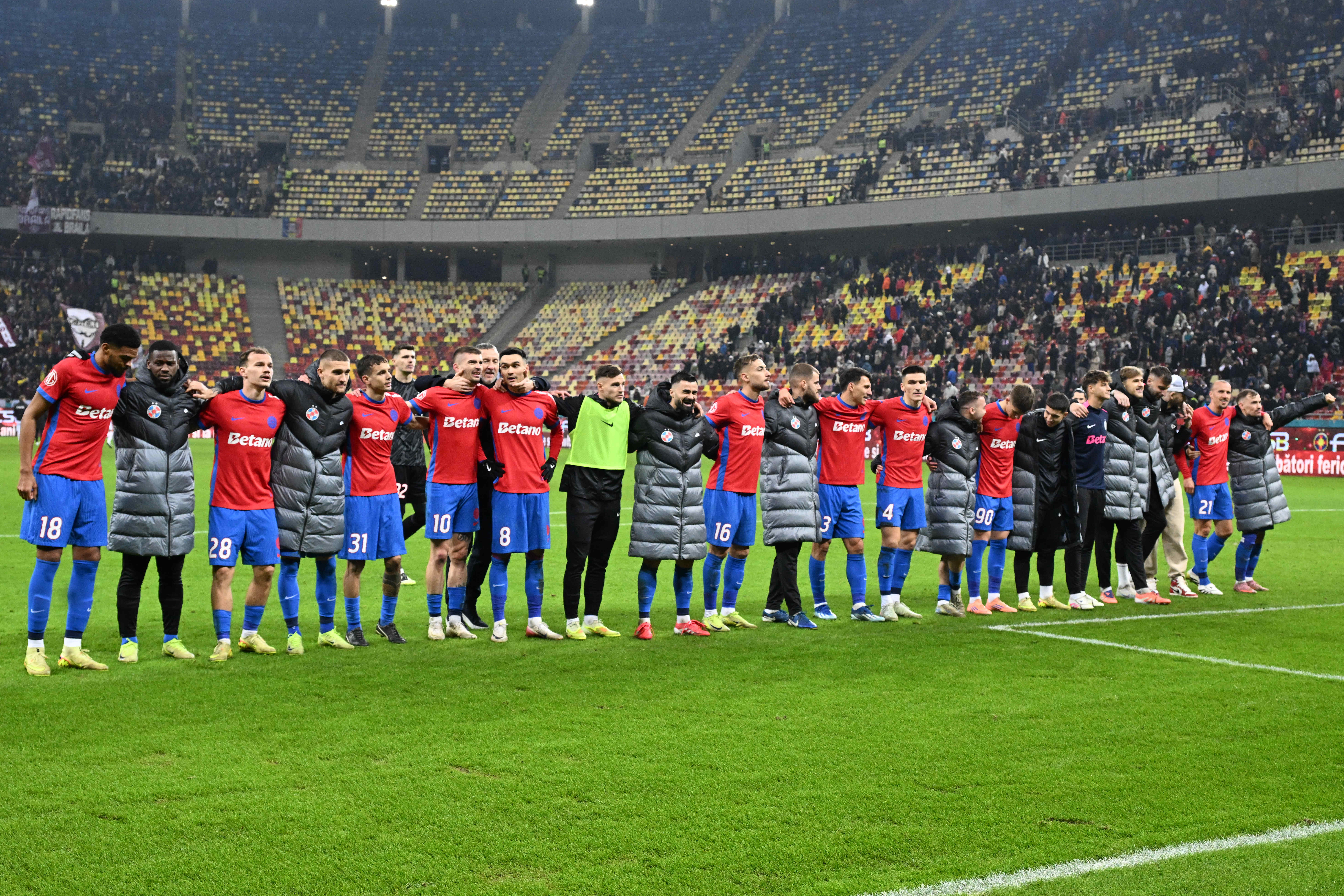 Imagine Stire Peste Cornel Dinu sau Belodedici! L-a numit cel mai bun fundaș român din istorie pe fotbalistul de la FCSB: ”The best!” | 2review.ro
