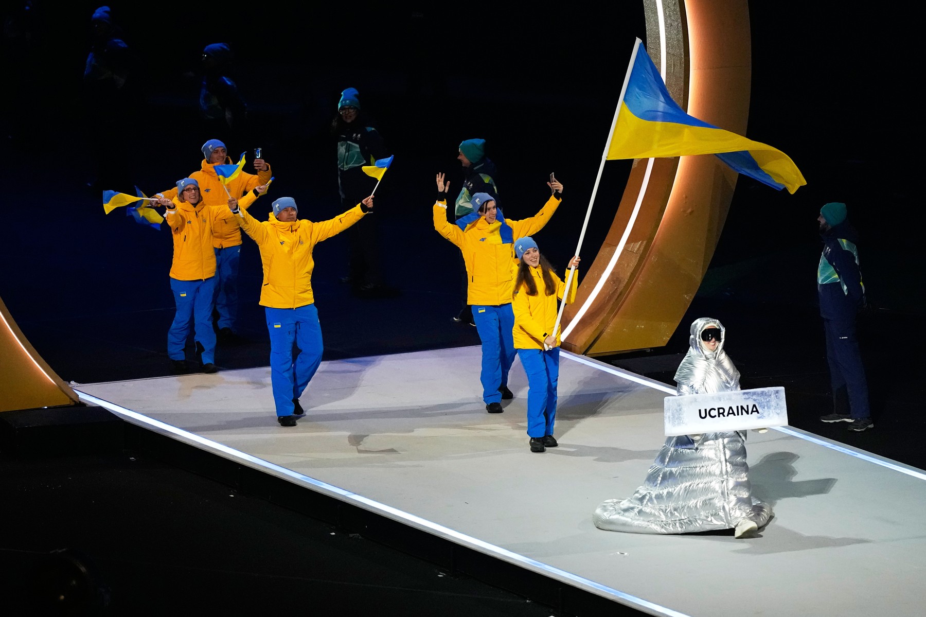 Imagine Stire A luat prin surprindere pe toată lumea! O sportivă din Rusia a apărut la JO cu o pancartă cu numele Ucrainei | 2review.ro