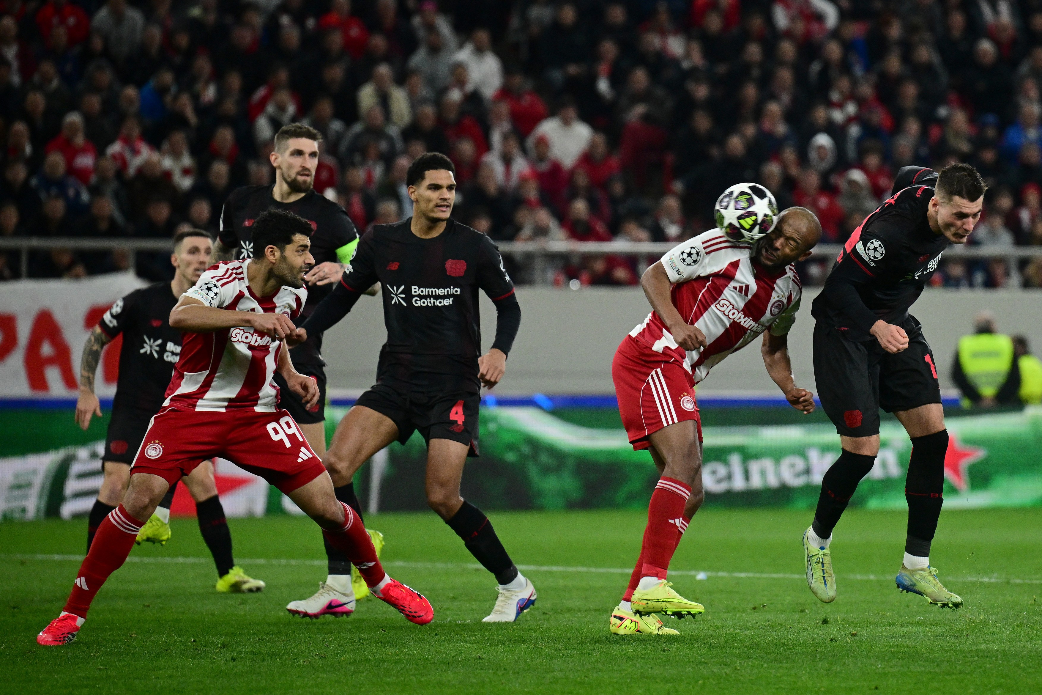 Imagine Stire Olympiacos - Bayer Leverkusen 0-2. Germanii au marcat două goluri în două minute și au prima șansă la calificare | 2review.ro