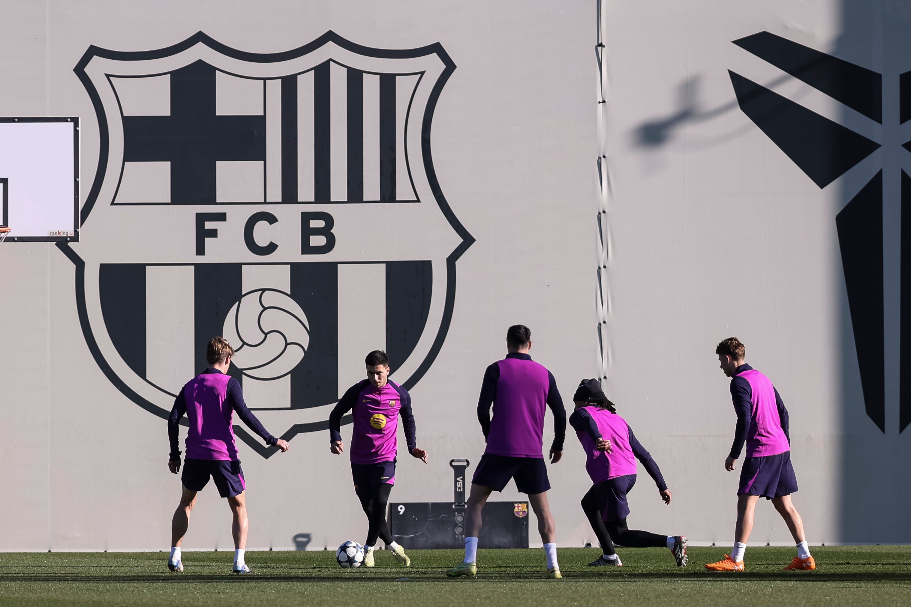 Imagine Stire Barcelona vrea să-l vândă și i-a setat prețul! Hansi Flick și-a dat deja acordul | 2review.ro