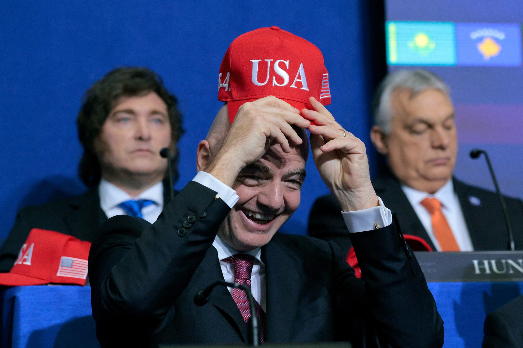 Infantino a rupt tăcerea, dar nu convinge pe nimeni. Recunoaște că se ”consultă cu președintele SUA”