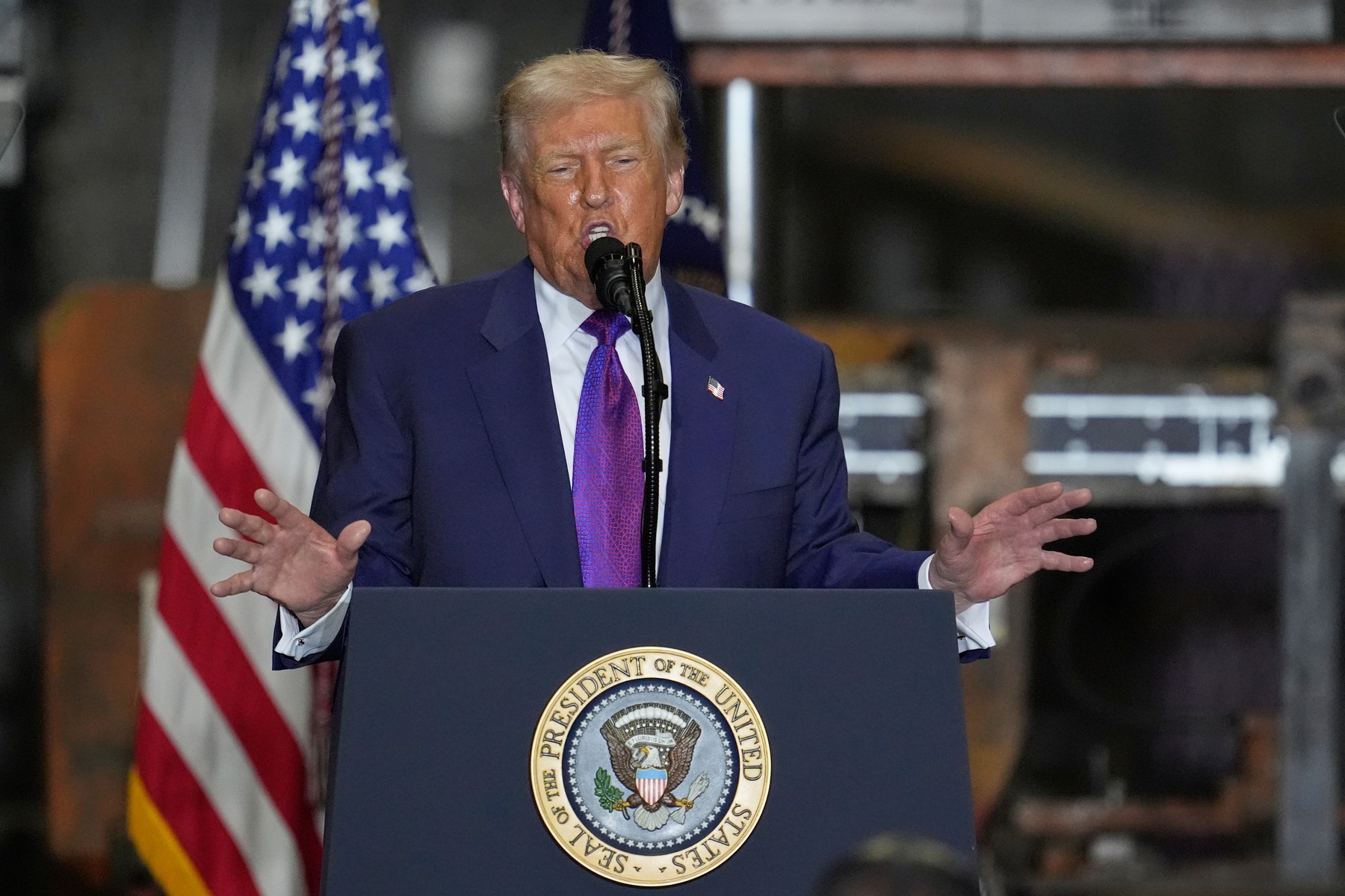 Imagine Stire O rușine! / E disperat după Donald Trump! Primele declarații, după apariția-surpriză la Consiliul pentru Pace | 2review.ro