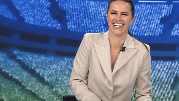 Au apărut imaginile! A intrat ÎN DIRECT în stare de ebrietate. După câteva cuvinte, colegii au rămas "mască"