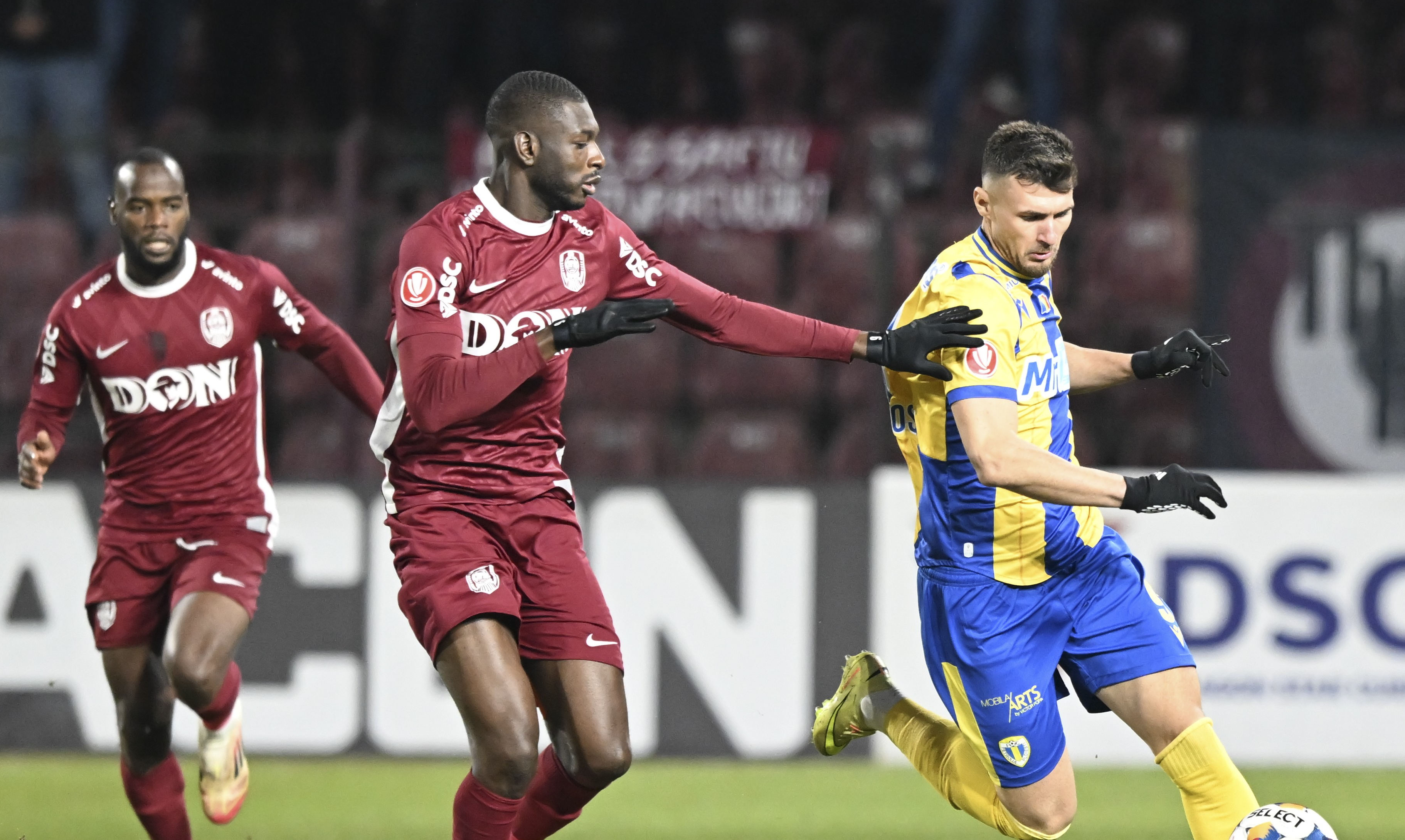 Imagine Stire CFR - Petrolul 2-1. Ardelenii au câștigat 9 meciuri la rând și sunt cu un pas în play-off | 2review.ro