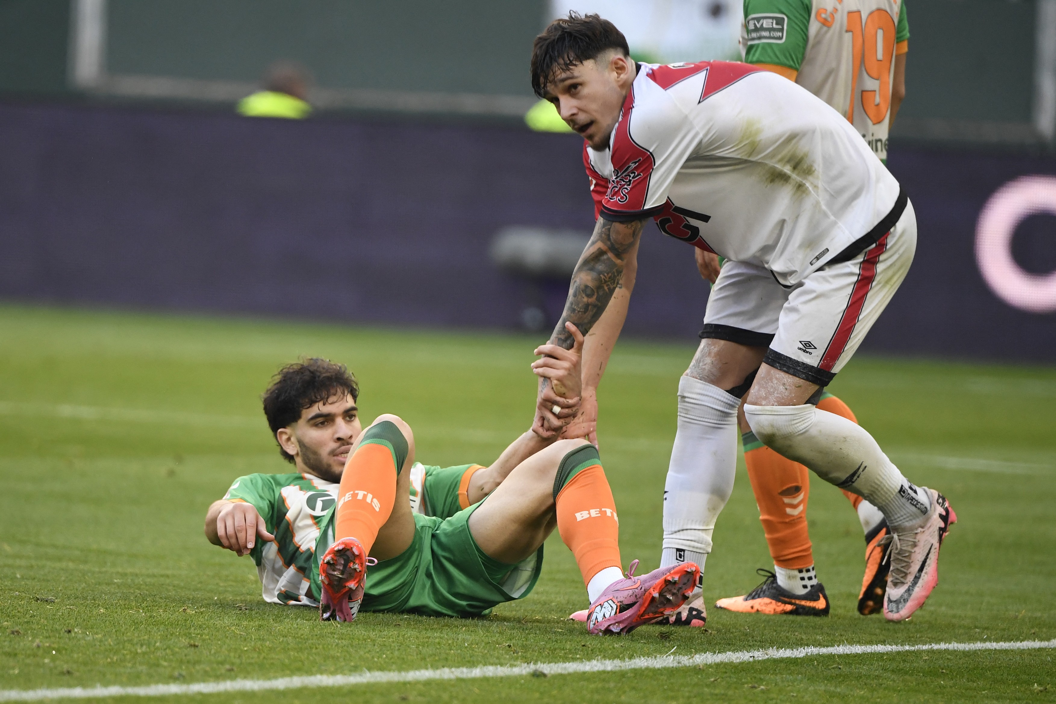 Imagine Stire Nota primită de Andrei Rațiu, după ce ”a strălucit” din nou pentru Rayo Vallecano | 2review.ro