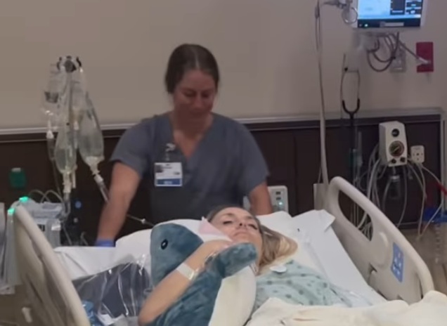 Imagine Stire Acum sunt cu adevărat bionică! Lindsey Vonn a stat 6 ore în operație și a publicat imaginile | 2review.ro