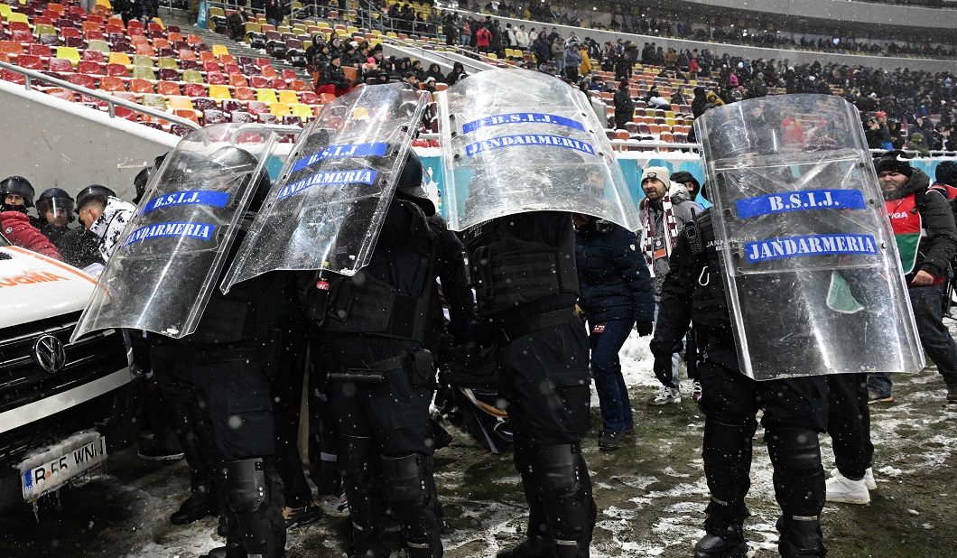 Imagine Stire Explicații la miezul nopții! De ce nu s-a tras copertina la Arena Națională, pentru Rapid - Dinamo | 2review.ro