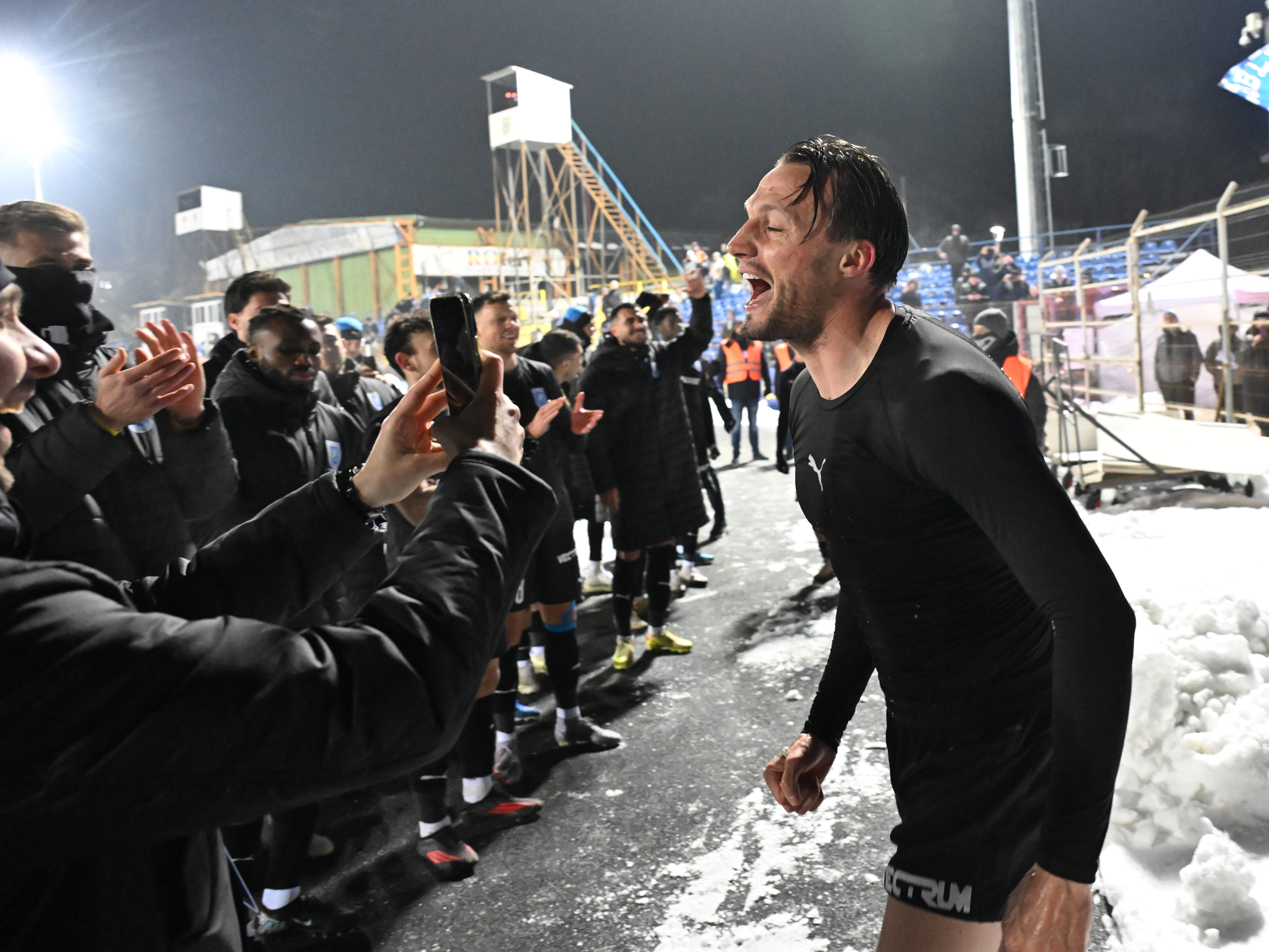 Imagine Stire Bătaie generală după Slobozia - Universitatea Craiova 0-3! Imagini de la finalul meciului | 2review.ro