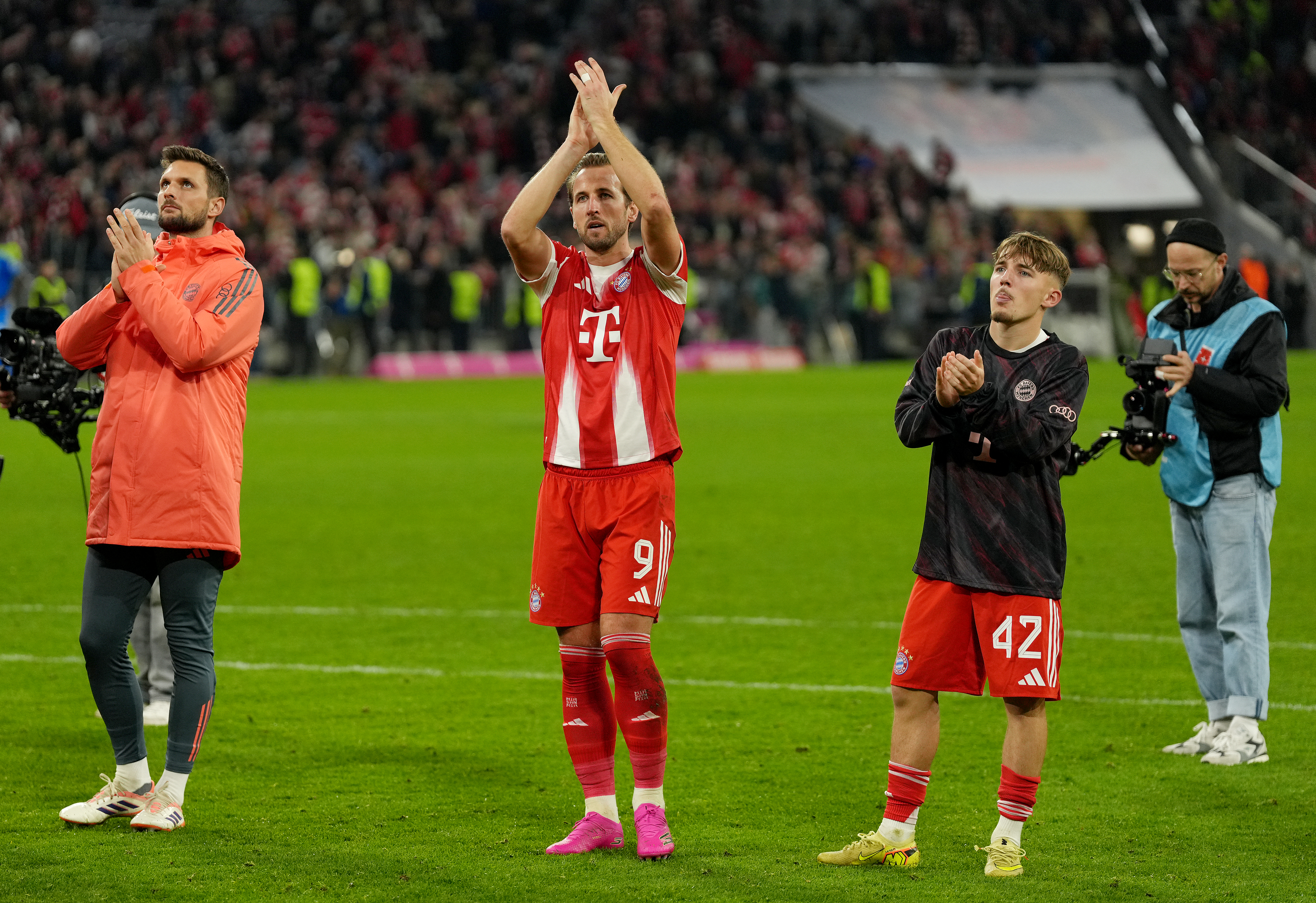 Imagine Stire Fanii l-au vrut afară după controversa uriașă creată la Bayern, iar acum semnează! | 2review.ro