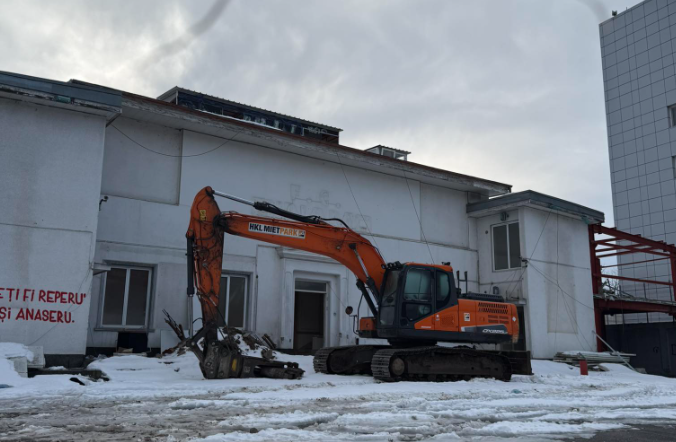 Imagine Stire S-au reluat lucrările la stadionul Ștefan cel Mare! Unde s-a ajuns cu demolarea | 2review.ro