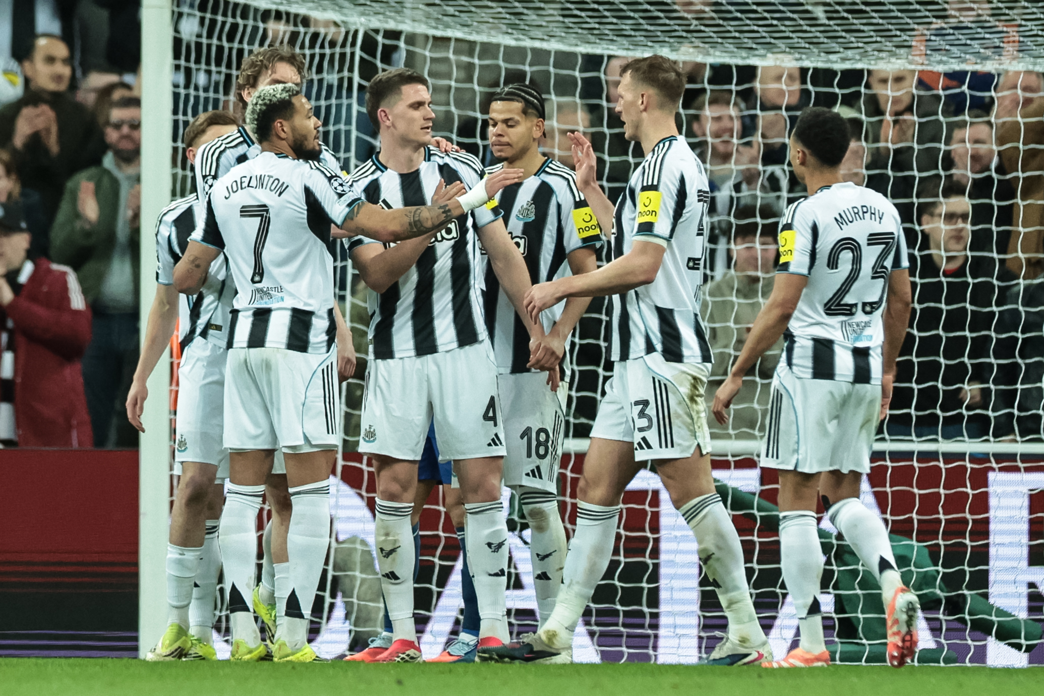 Imagine Stire Newcastle - Qarabag 3-2 | Coțofenele merg în optimile Champions League, după 9-3 la general | 2review.ro
