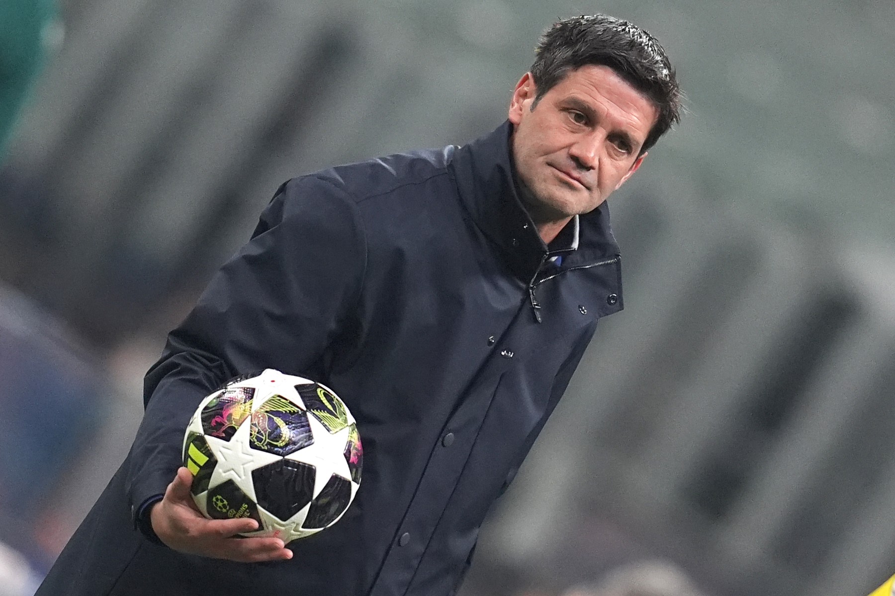 Imagine Stire Italienii au dat verdictul în privința lui Chivu în miez de noapte, după ce Inter a fost eliminată din Champions League | 2review.ro