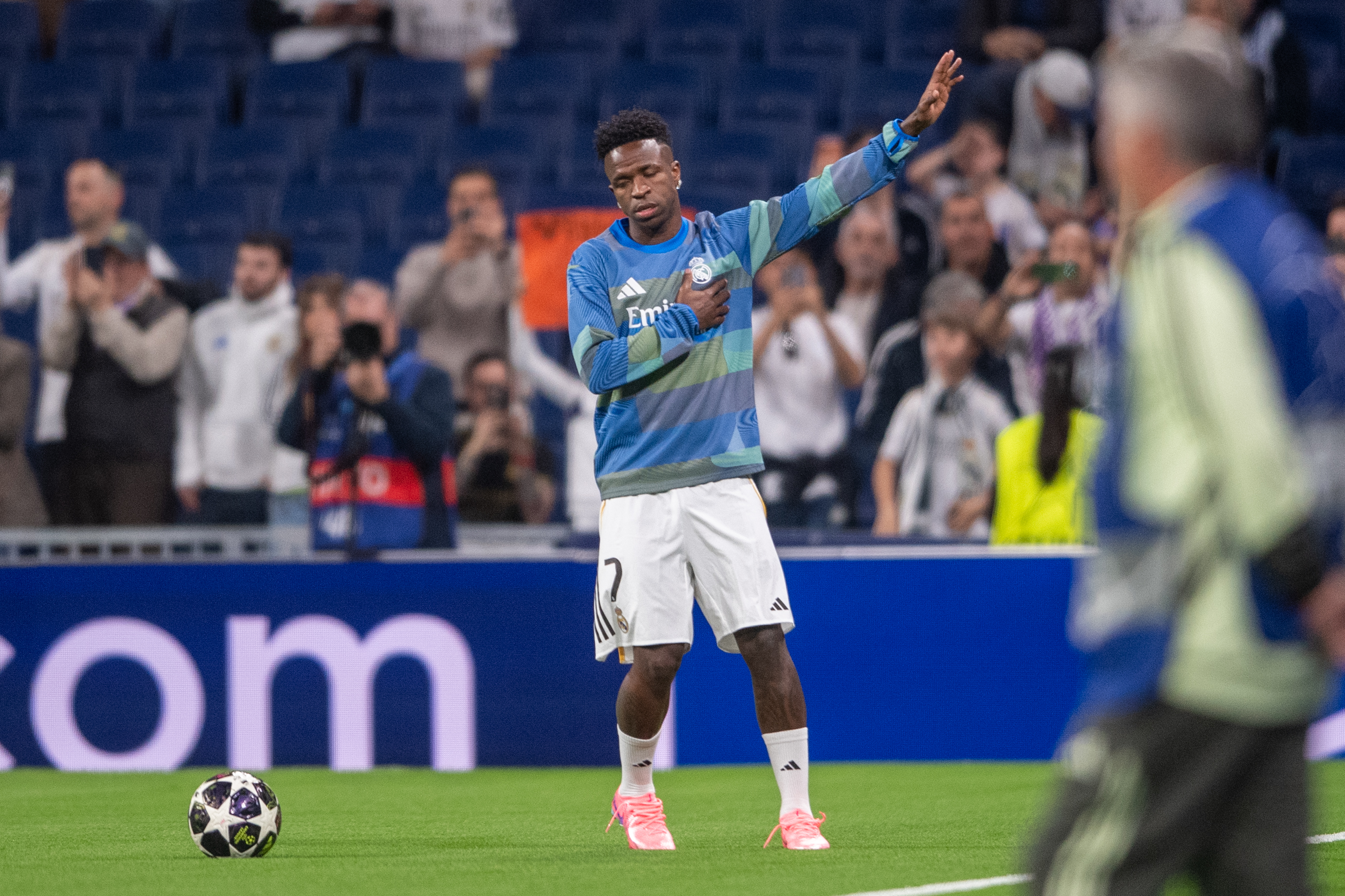 Bannerul afișat pe Santiago Bernabeu, după scandalul din tur de la Benfica - Real Madrid