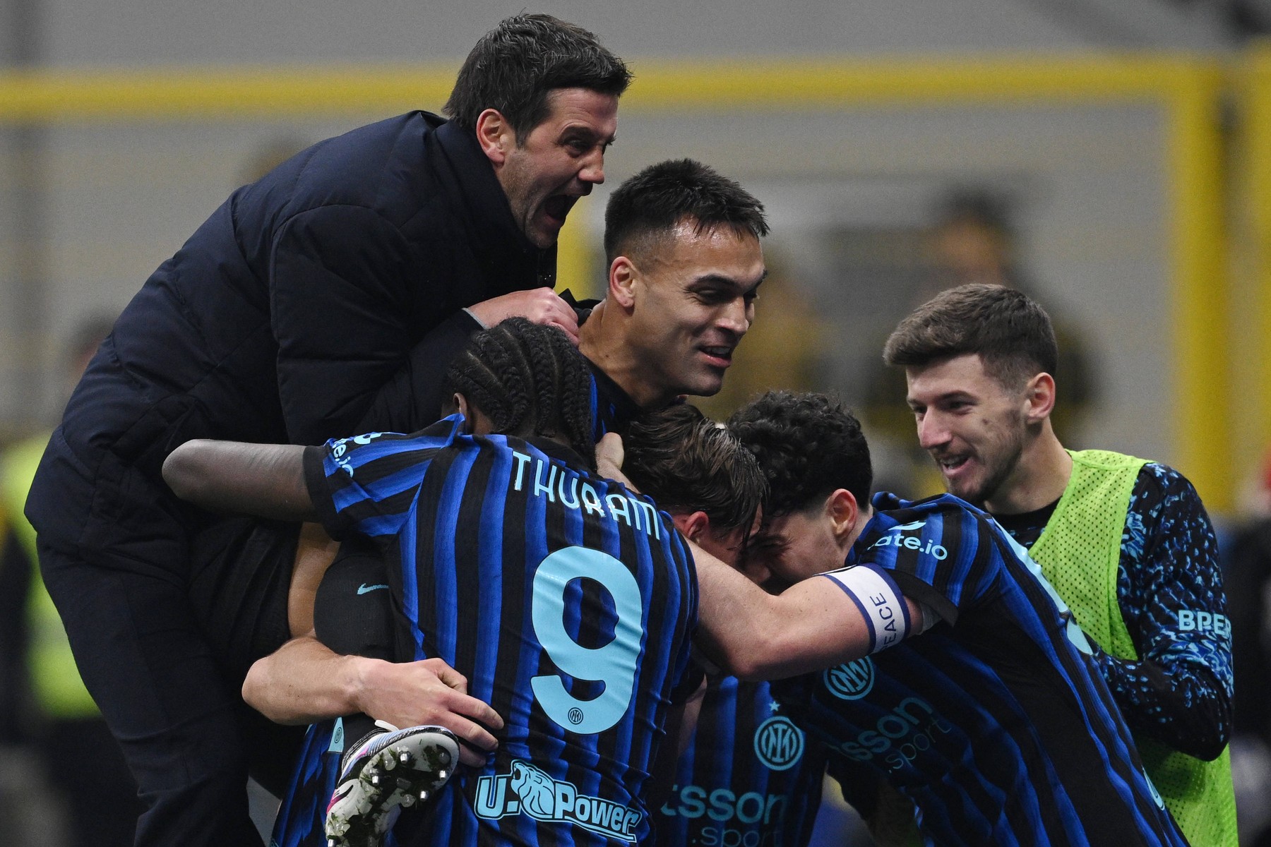 Imagine Stire Cristi Chivu s-a convins de un titular și e liber să plece! | 2review.ro