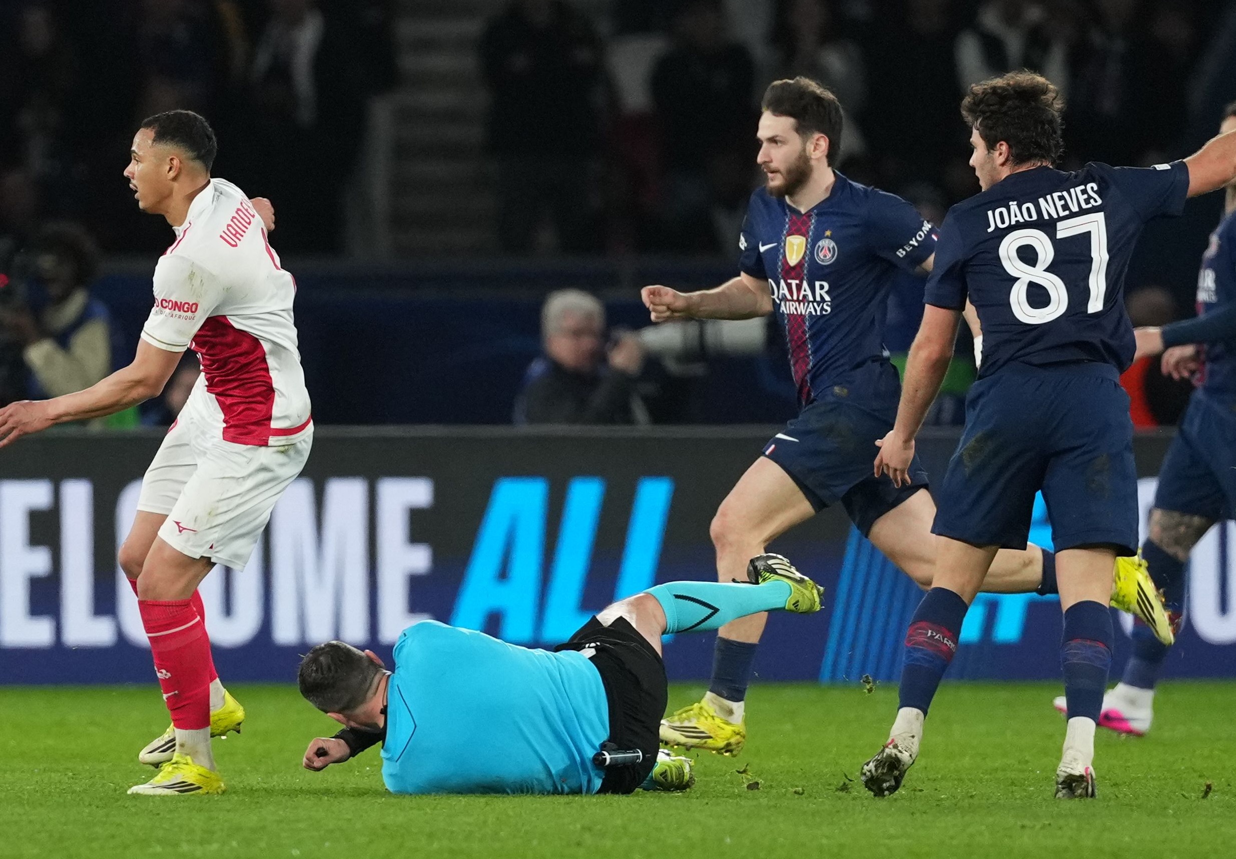 Imagine Stire Istvan Kovacs, trântit în Champions League! Ce a făcut imediat arbitrul român | 2review.ro