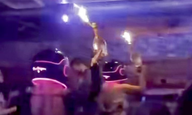 Illustration de l'intérieur du bar Le Constellation (Le Constel), avant l'incendie meurtrier dans la nuit du Nouvel An dans la station suisse du Crans-Montana