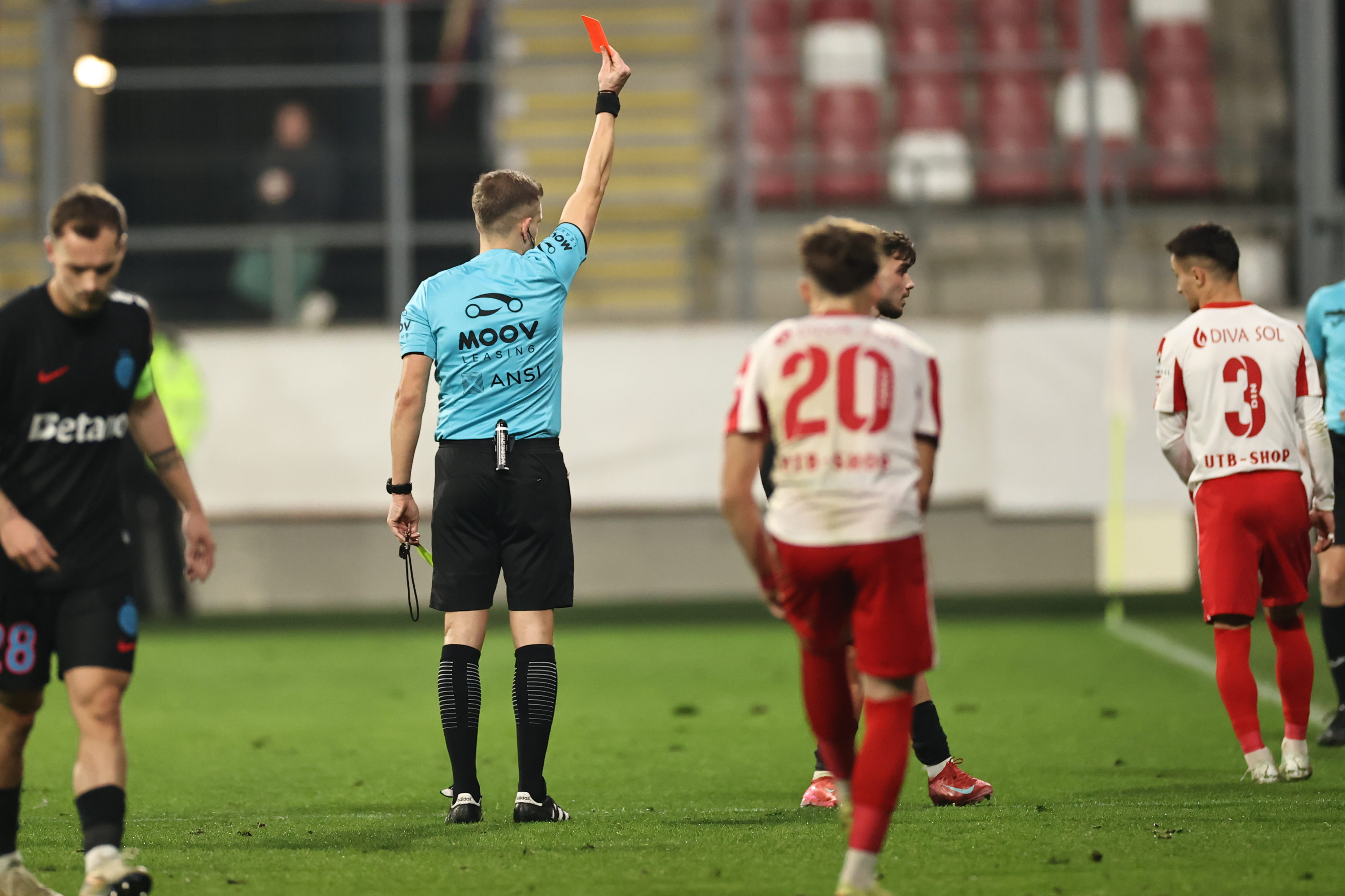 Imagine Stire Arbitrajul de la UTA - FCSB provoacă frisoane. Convingerea celui care gestionează clubul arădean | 2review.ro