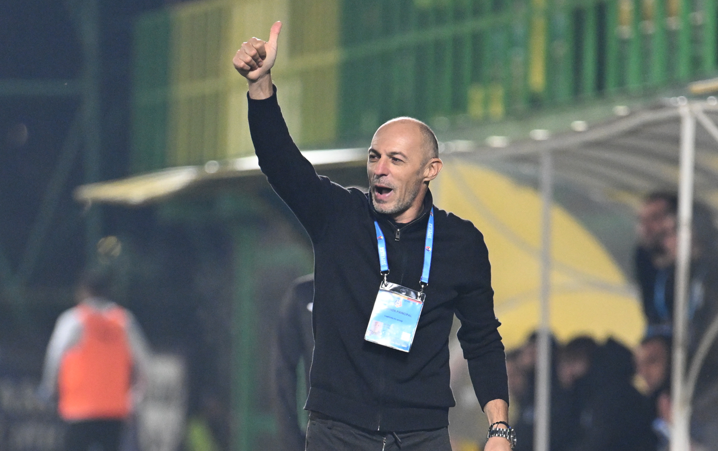 Imagine Stire Bogdan Andone, după ce FC Argeș a reușit calificarea în play-off: ”Băieți cu un caracter extraordinar!” | 2review.ro