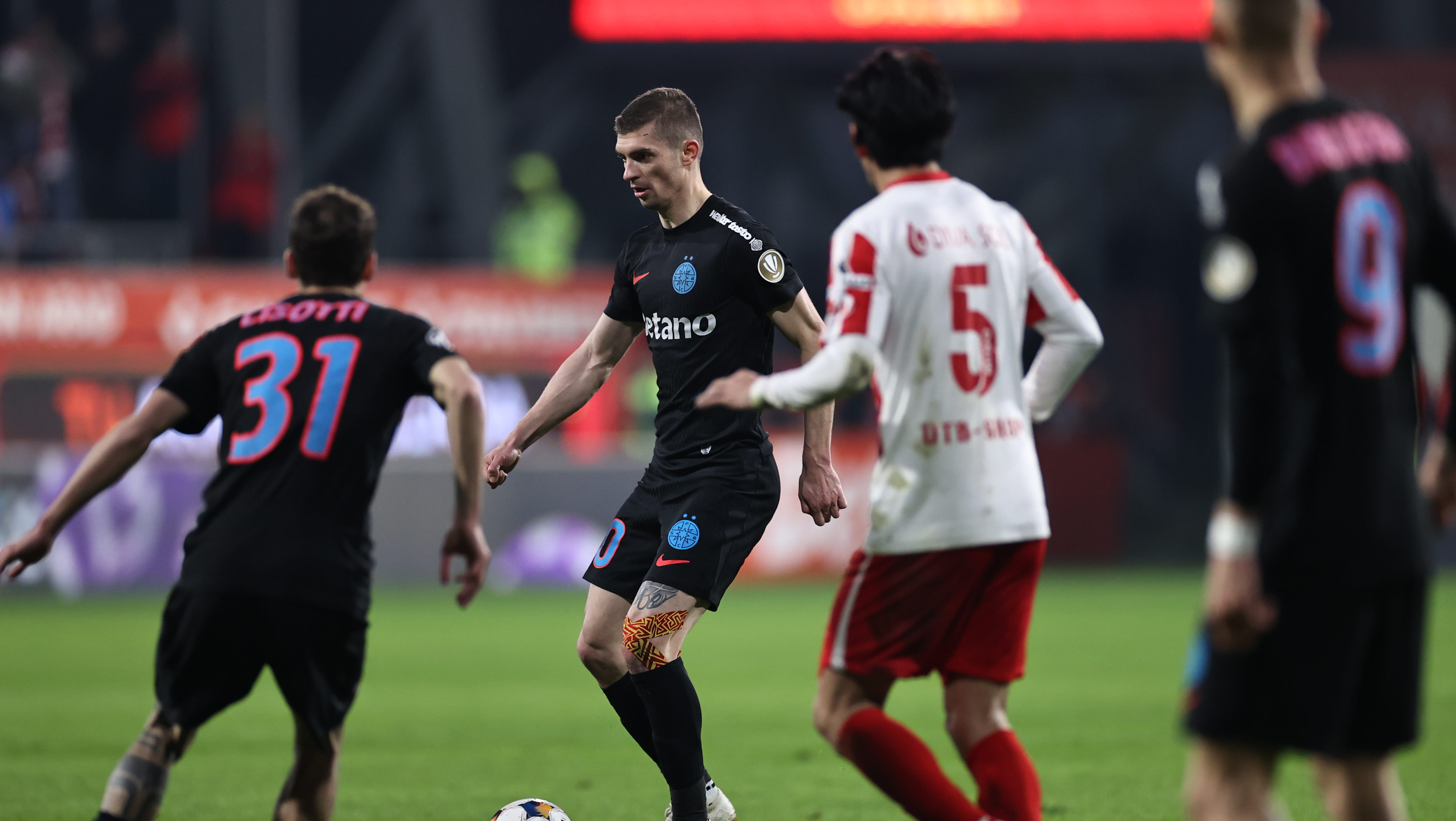 Imagine Stire UTA - FCSB 2-4. Campioana a făcut spectacol la Arad, dar va juca în play-out | 2review.ro