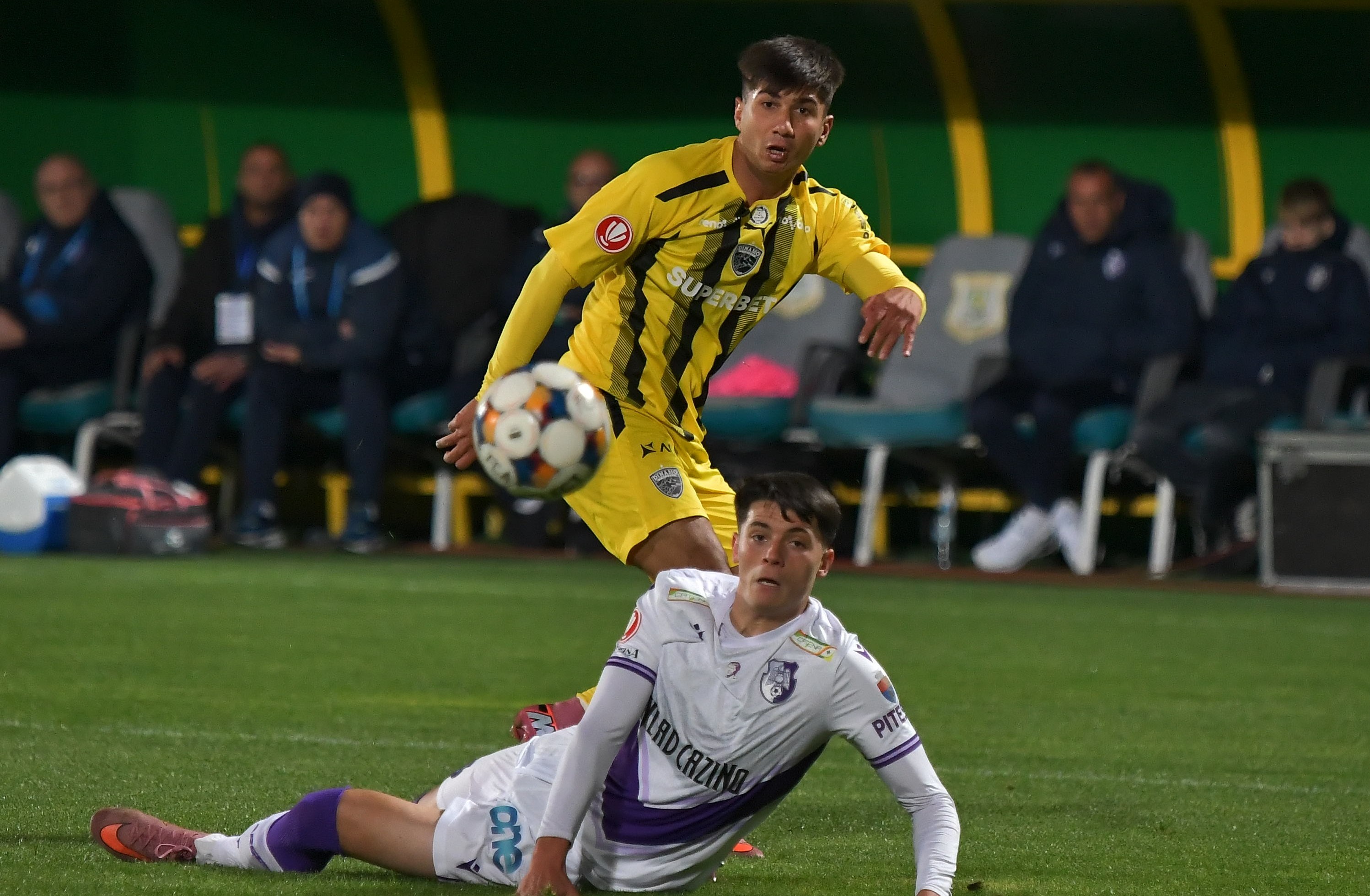 Imagine Stire Dinamo - FC Argeș, Live Video, 18:00, Digi Sport 1. Cu o victorie, piteștenii se califică în play-off. ECHIPELE | 2review.ro