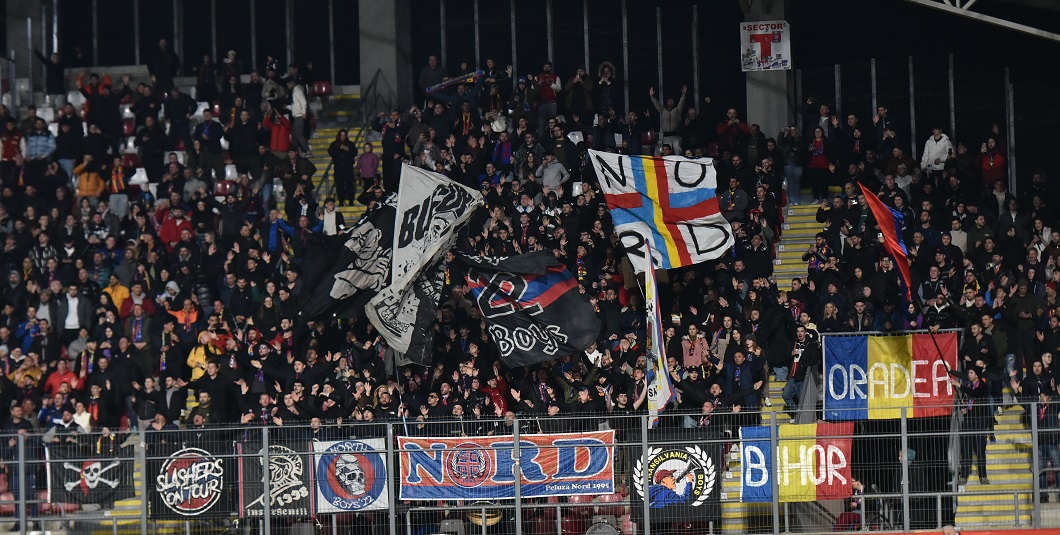 Imagine Stire Cum au recționat ultrașii, după ce FCSB a ”retrogradat” în play-out. Ce s-a întâmplat la Arad | 2review.ro