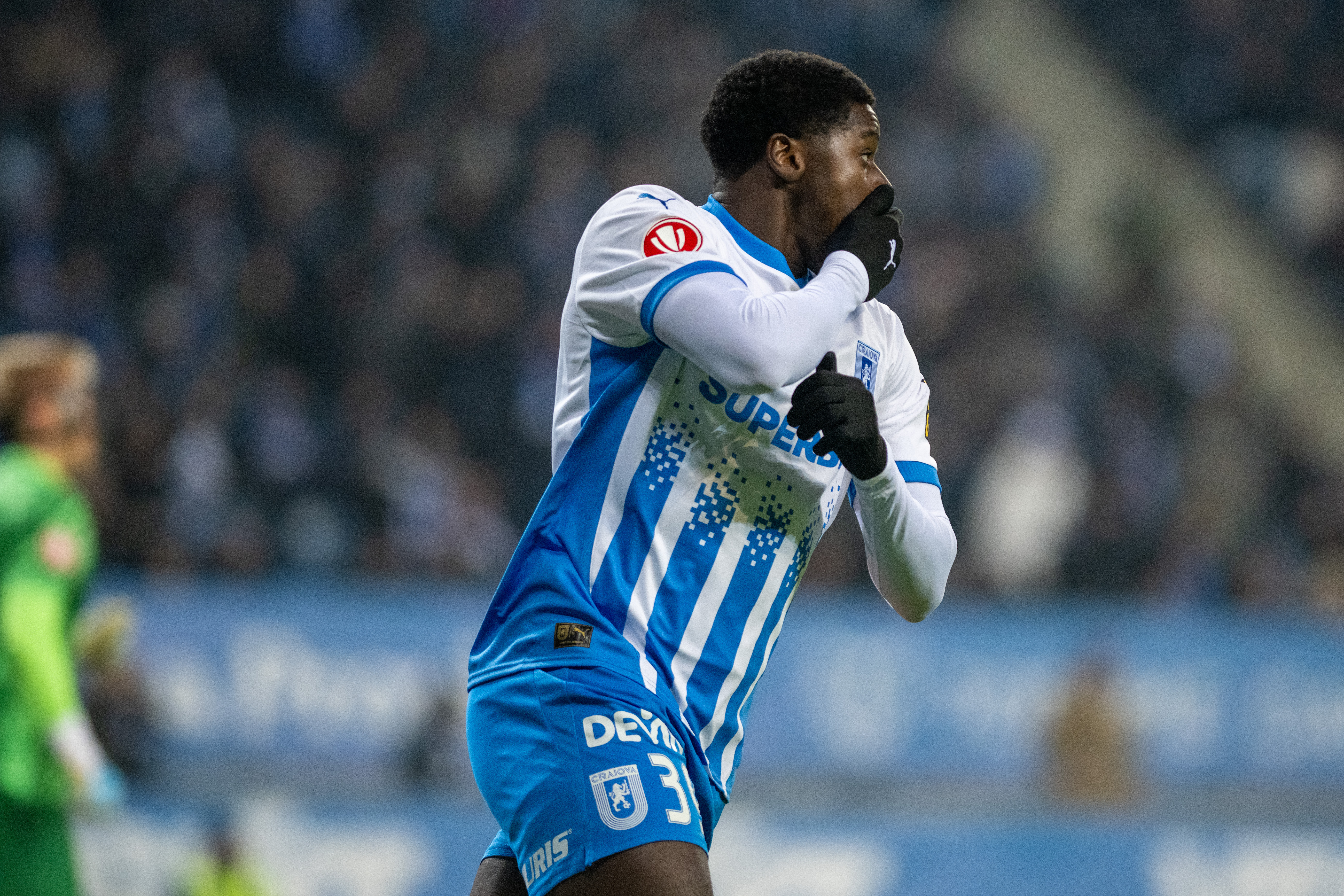 Imagine Stire Steven Nsimba i-a luat la țintă pe cei de la Dinamo, după ce a marcat un gol din ofsaid: ”Pot să plângă” | 2review.ro