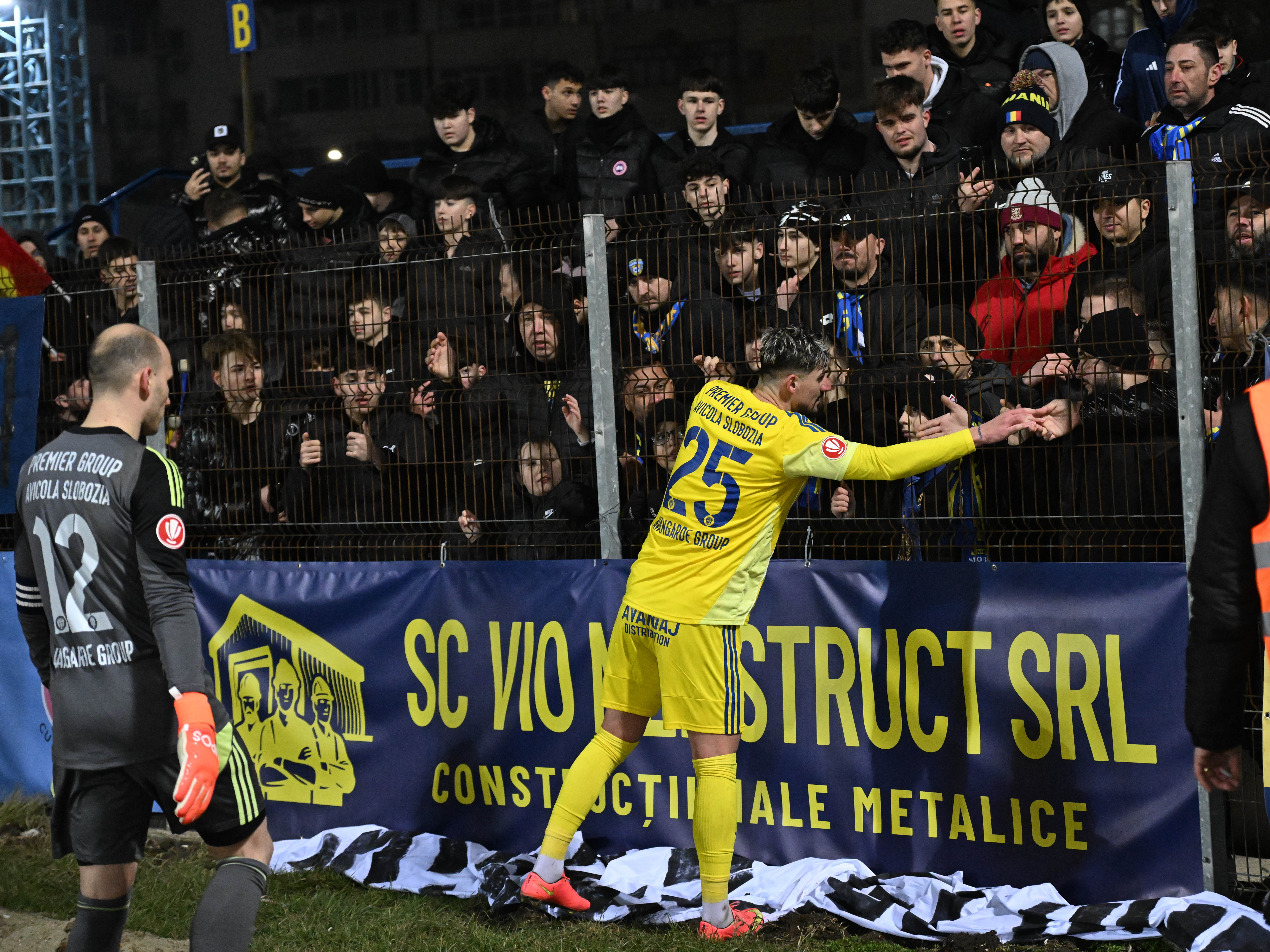 Imagine Stire I-a dat gol Rapidului, apoi a îmbrăcat tricoul giuleștenilor după meci: M-am simțit din nou acasă | 2review.ro