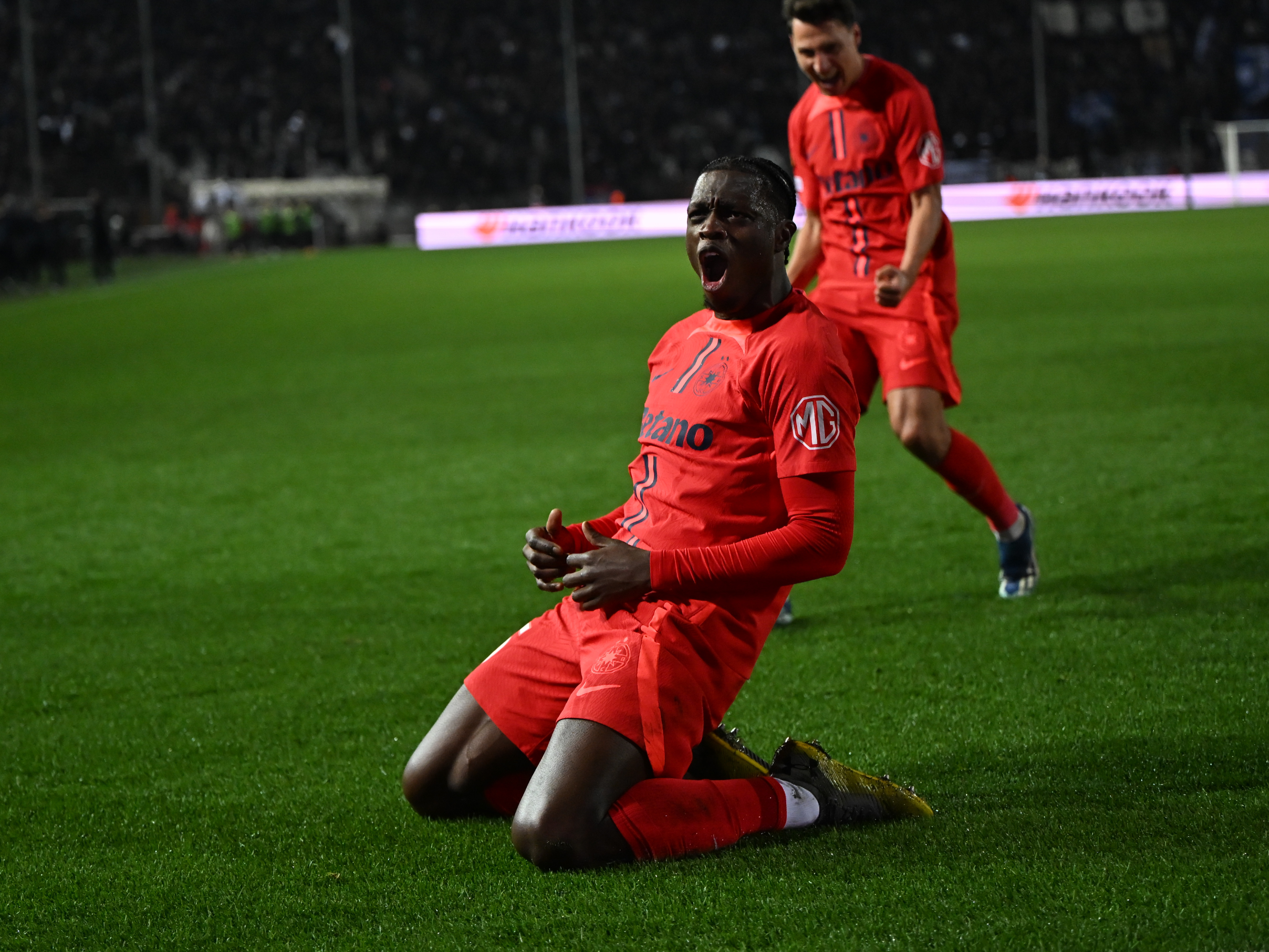 Imagine Stire Insistă pentru Joyskim Dawa! Antrenorul vrea să-l aducă pe fundașul FCSB-ului în vară | 2review.ro