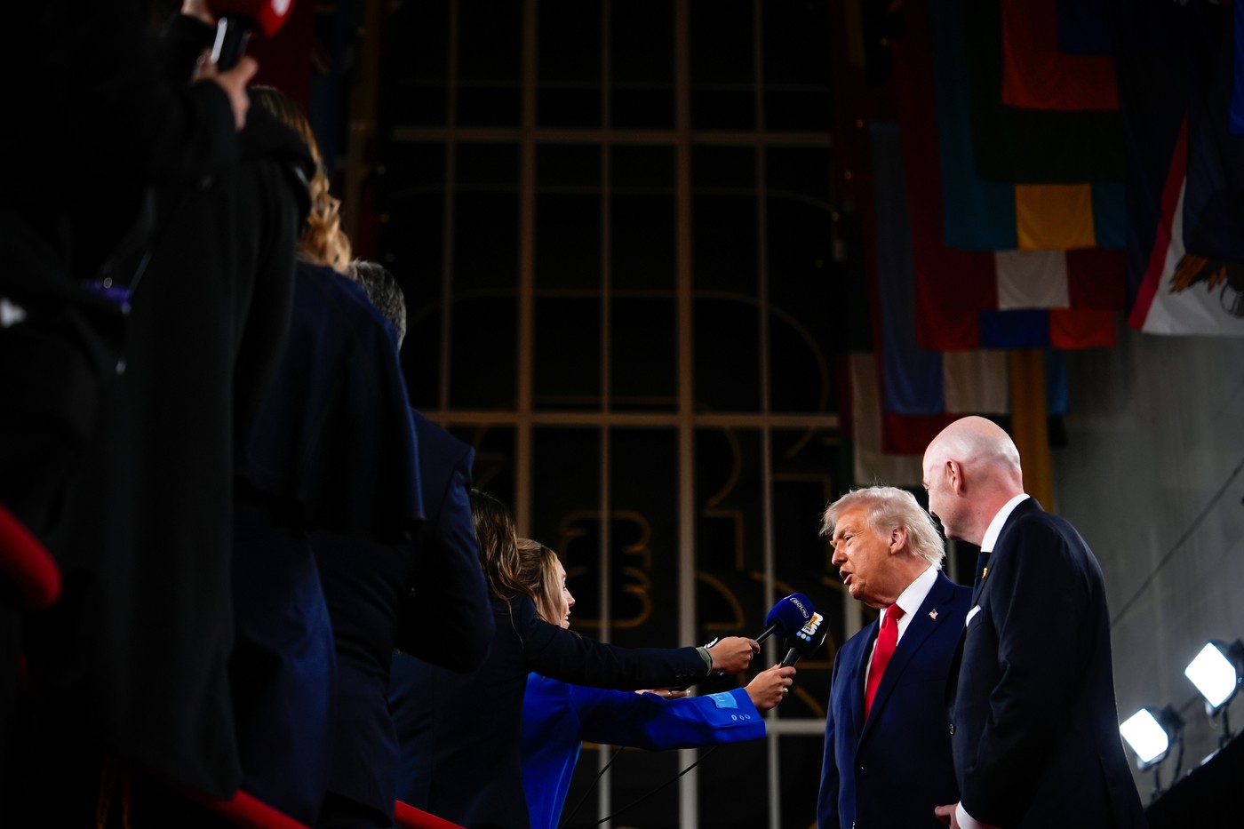 Imagine Stire Scenariul ”grav” care l-ar putea face pe Donald Trump să capituleze: ”SUA ar fi obligate” | 2review.ro
