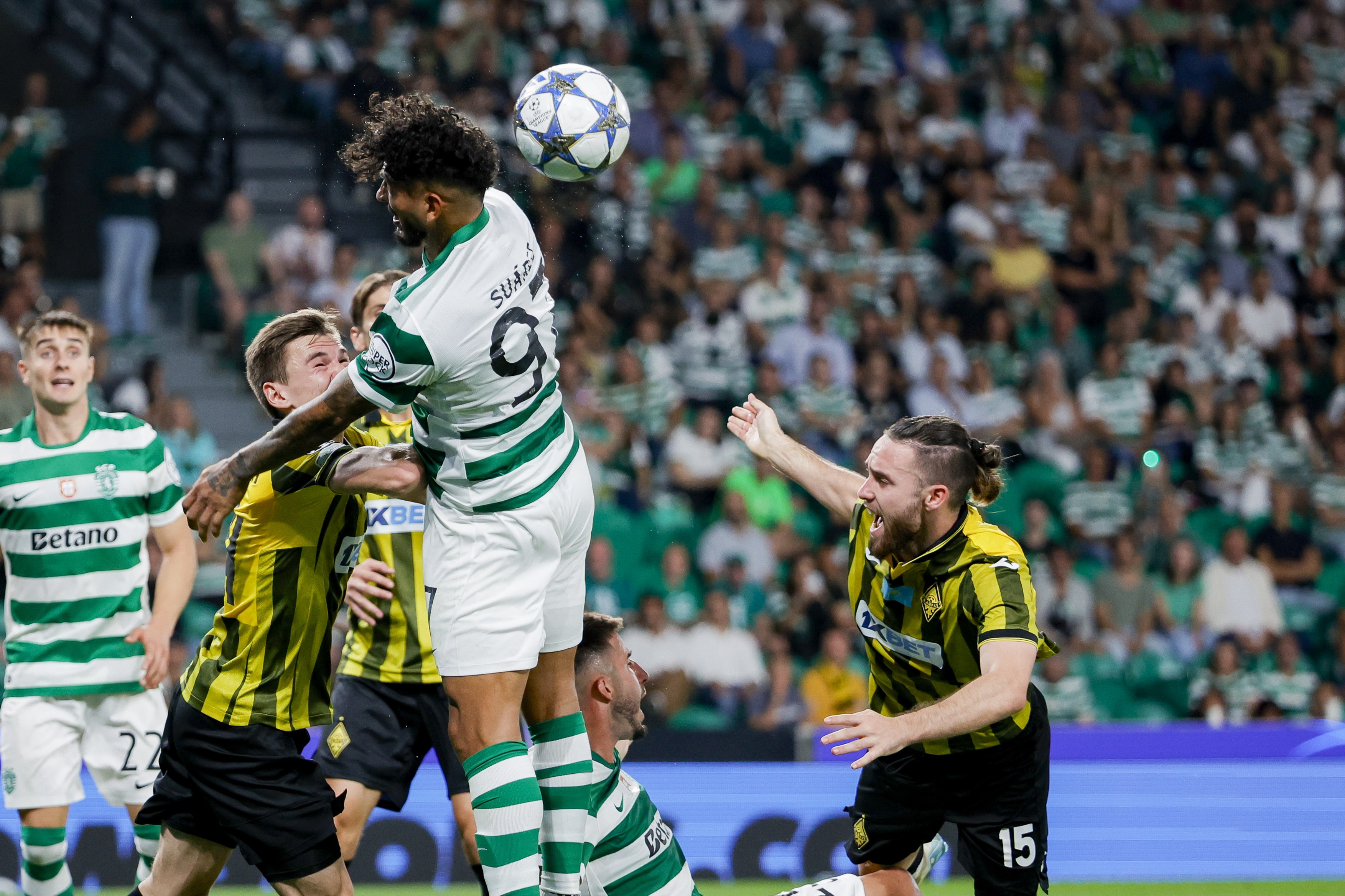 Imagine Stire S-a întâmplat: foști colegi în UEFA Champions League, adversari în SuperLiga! | 2review.ro