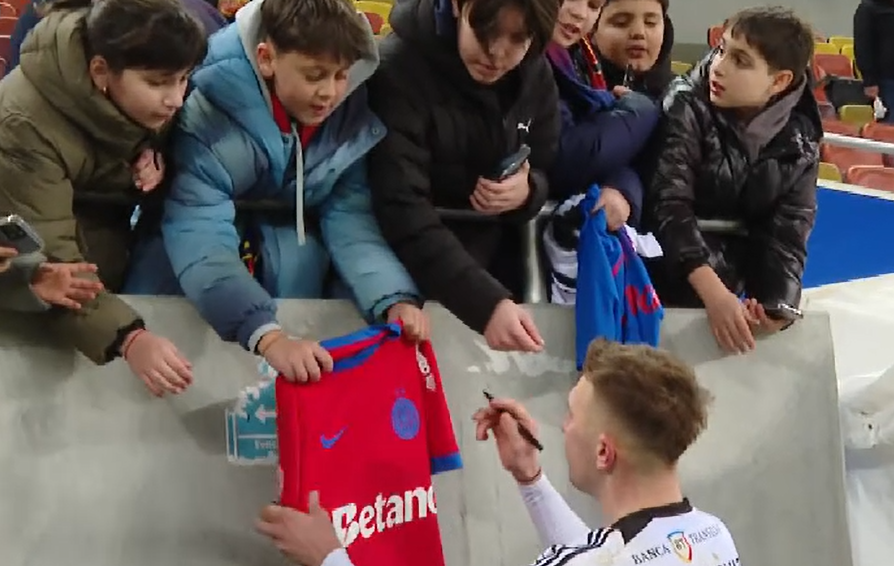 Jucătorul de la U Cluj care a semnat tricouri și fulare cu FCSB, după 3-1 pe Arena Națională