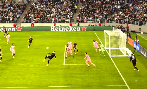 Louis Munteanu, aproape de un gol acrobatic chiar sub ochii lui Leo Messi! Reacția americanilor