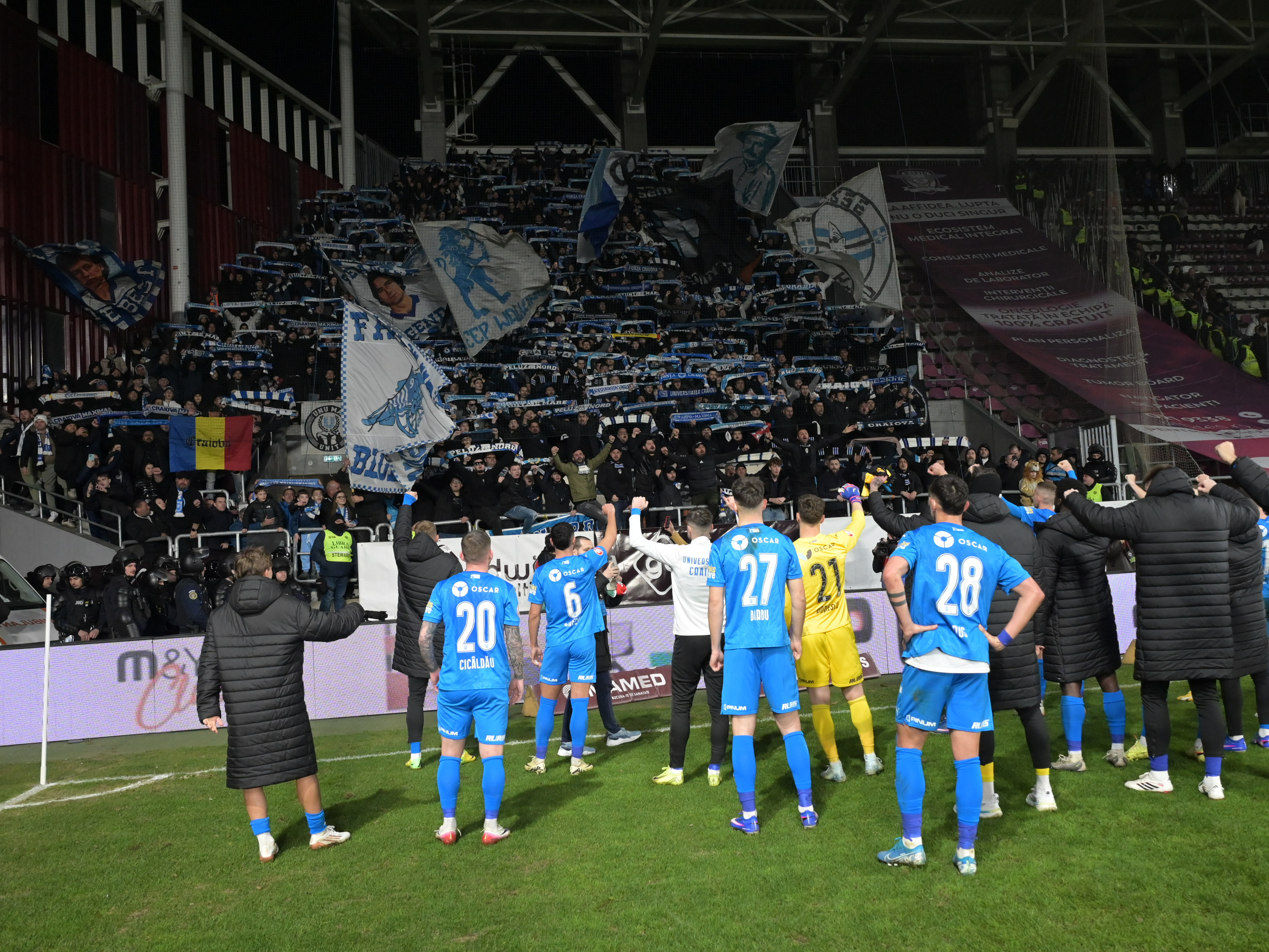 Nu s-au putut abține! Ce au strigat oltenii în Giulești, imediat după Rapid - Universitatea Craiova 1-1