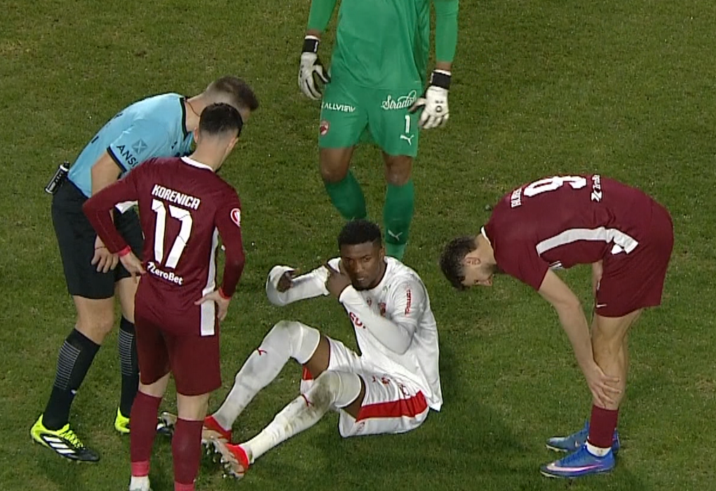 Încă o lovitură primită de Dinamo, înaintea play-off-ului! Kennedy Boateng s-a accidentat cu CFR Cluj