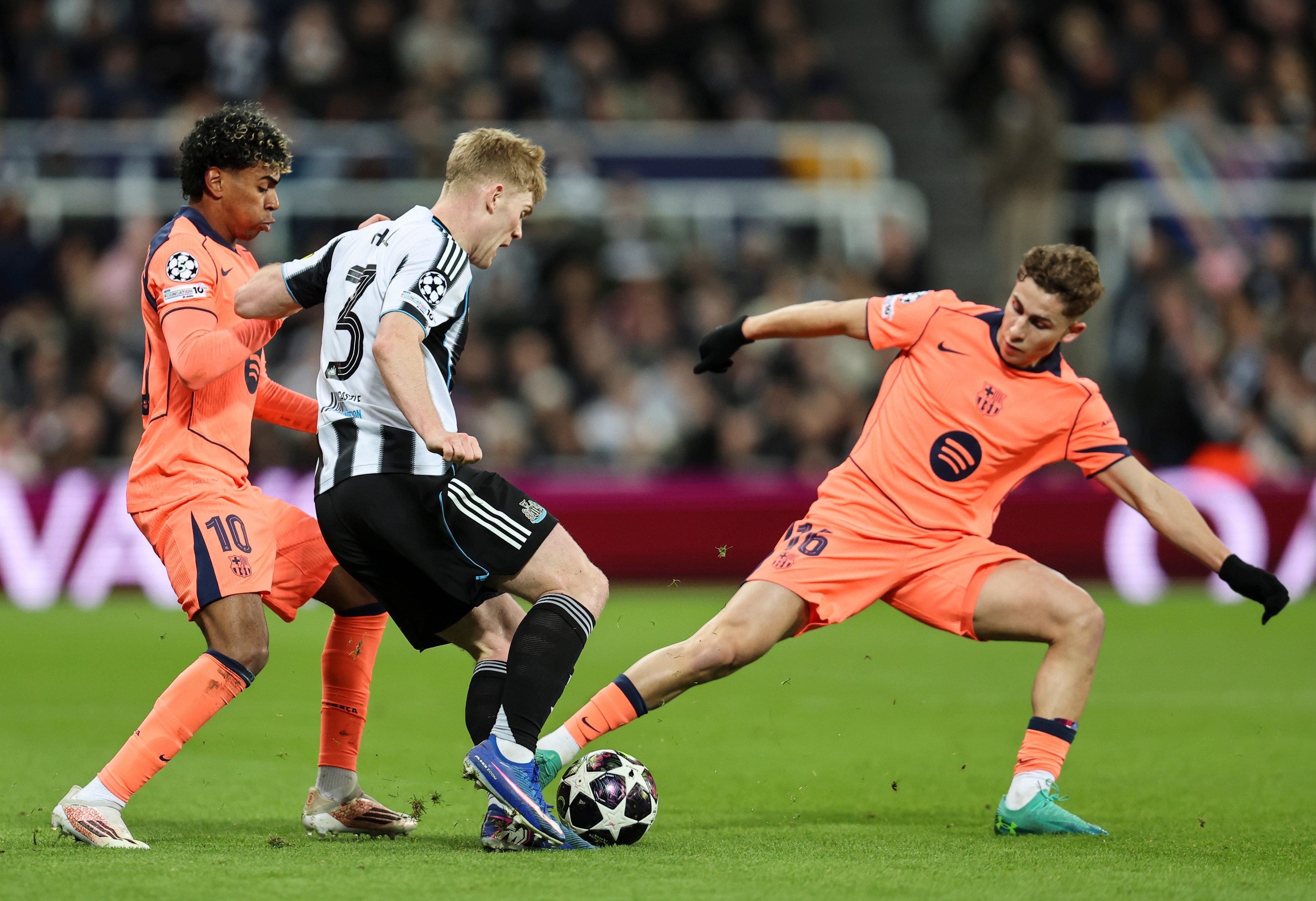 Newcastle - Barcelona 1-1. Egal norocos pentru catalani, care au marcat din penalty, în minutul 90+5!