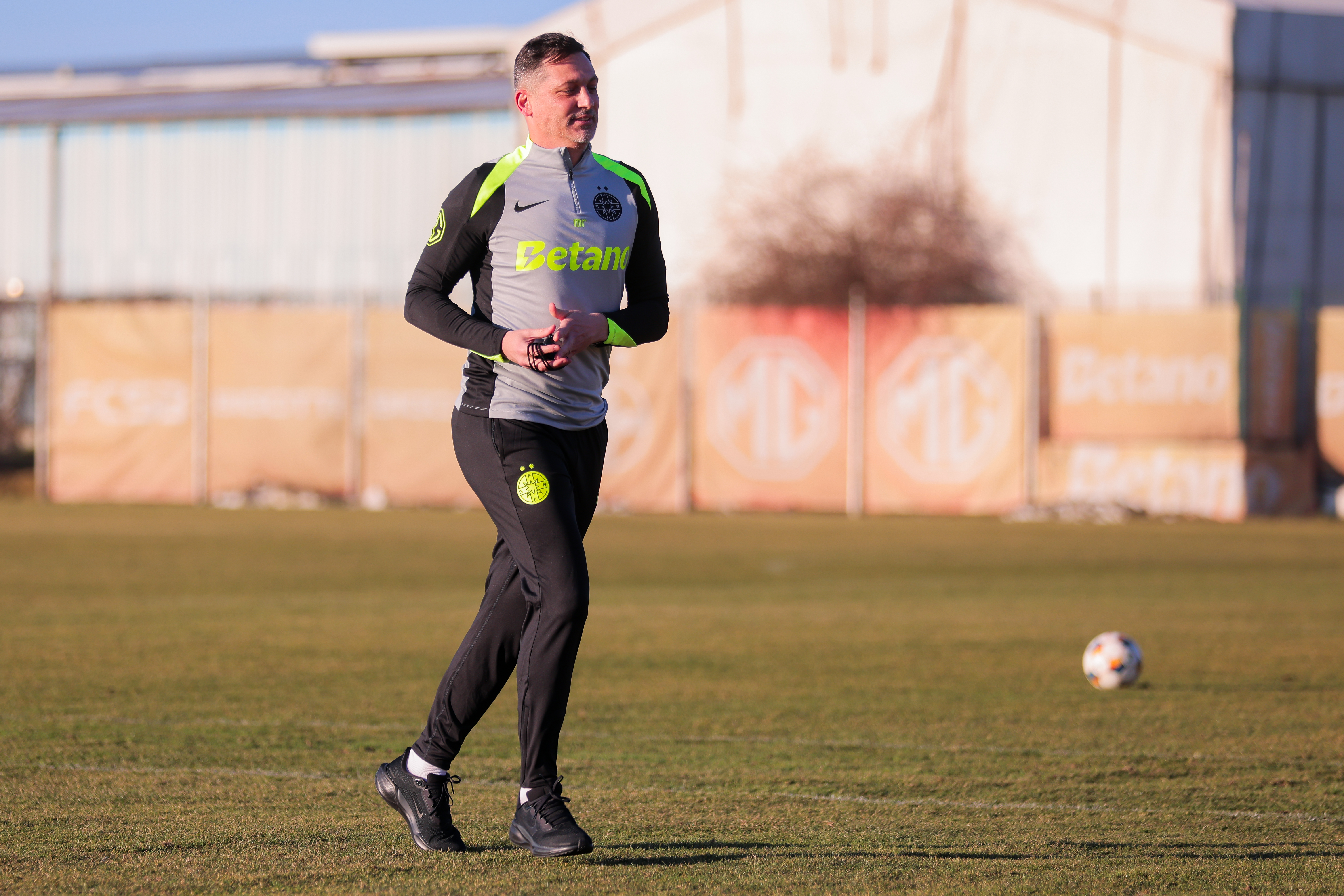 Rădoi n-a stat la discuții: OUT din prima zi! Înlocuitorul a făcut deja primul antrenament la FCSB
