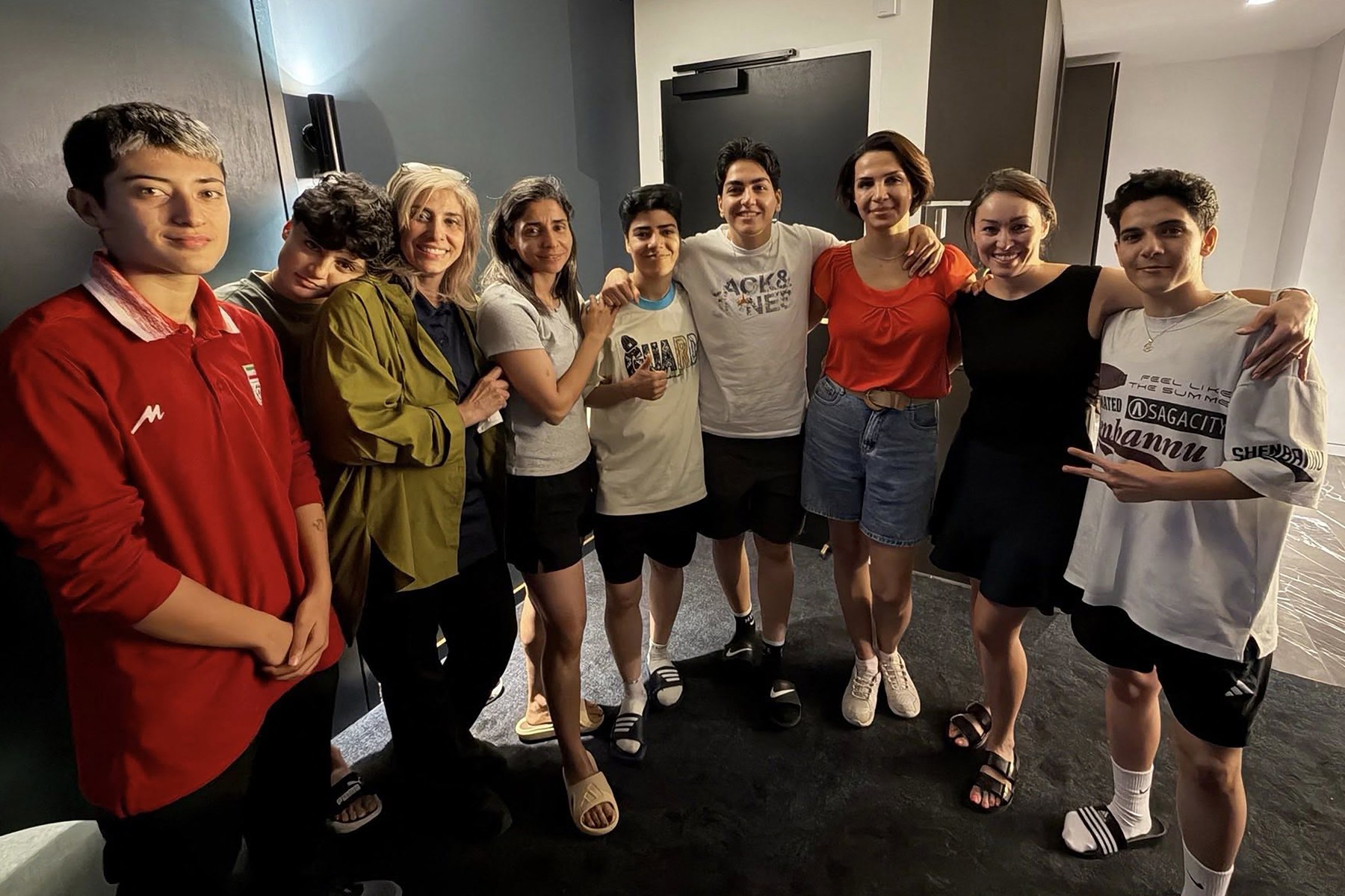 Ce s-a întâmplat cu iraniencele numite "trădătoare de țară", după ce au decolat din Australia