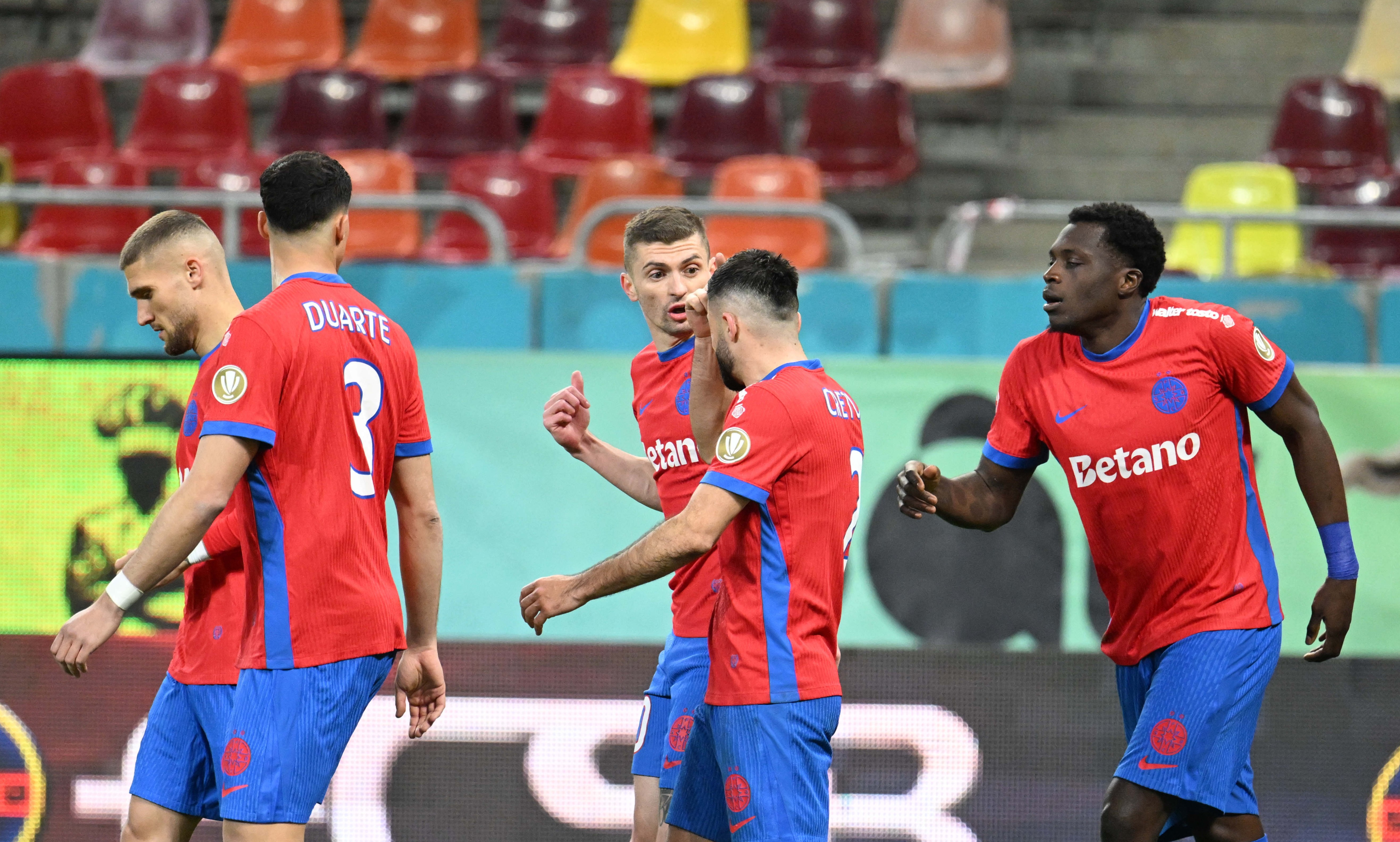 Imagine Stire FCSB se luptă cu 3 echipe pentru Europa! Cluburile din play-out care au depus dosarul pentru licența UEFA | 2review.ro