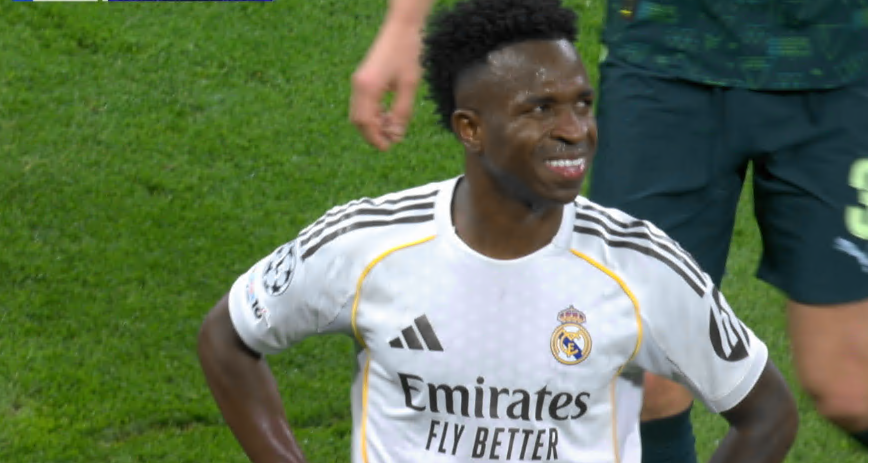 Imagine Stire Gestul lui Vinicius pe ”Bernabeu” după ce a ratat 11m cu Man. City. Camerele au surprins tot și lumea a fost mirată! | 2review.ro