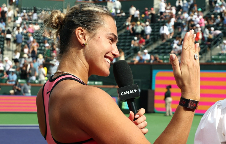 Imagine Stire Moment viral la Indian Wells! Aryna Sabalenka a intrat cu voalul de mireasă pe teren | 2review.ro